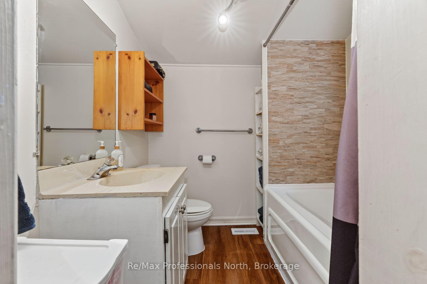 Photo 16 of 160 Isaac Street, Gravenhurst, Muskoka (S) — HOMEH