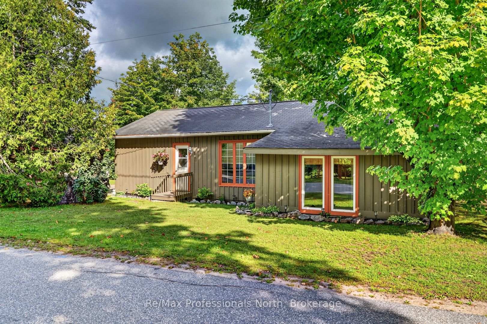 Photo 37 of 160 Isaac Street, Gravenhurst, Muskoka (S) — HOMEH