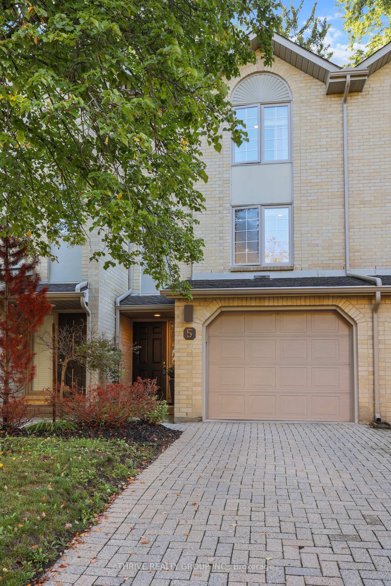 Front of Unit 5, 1399 Commissioners Road W