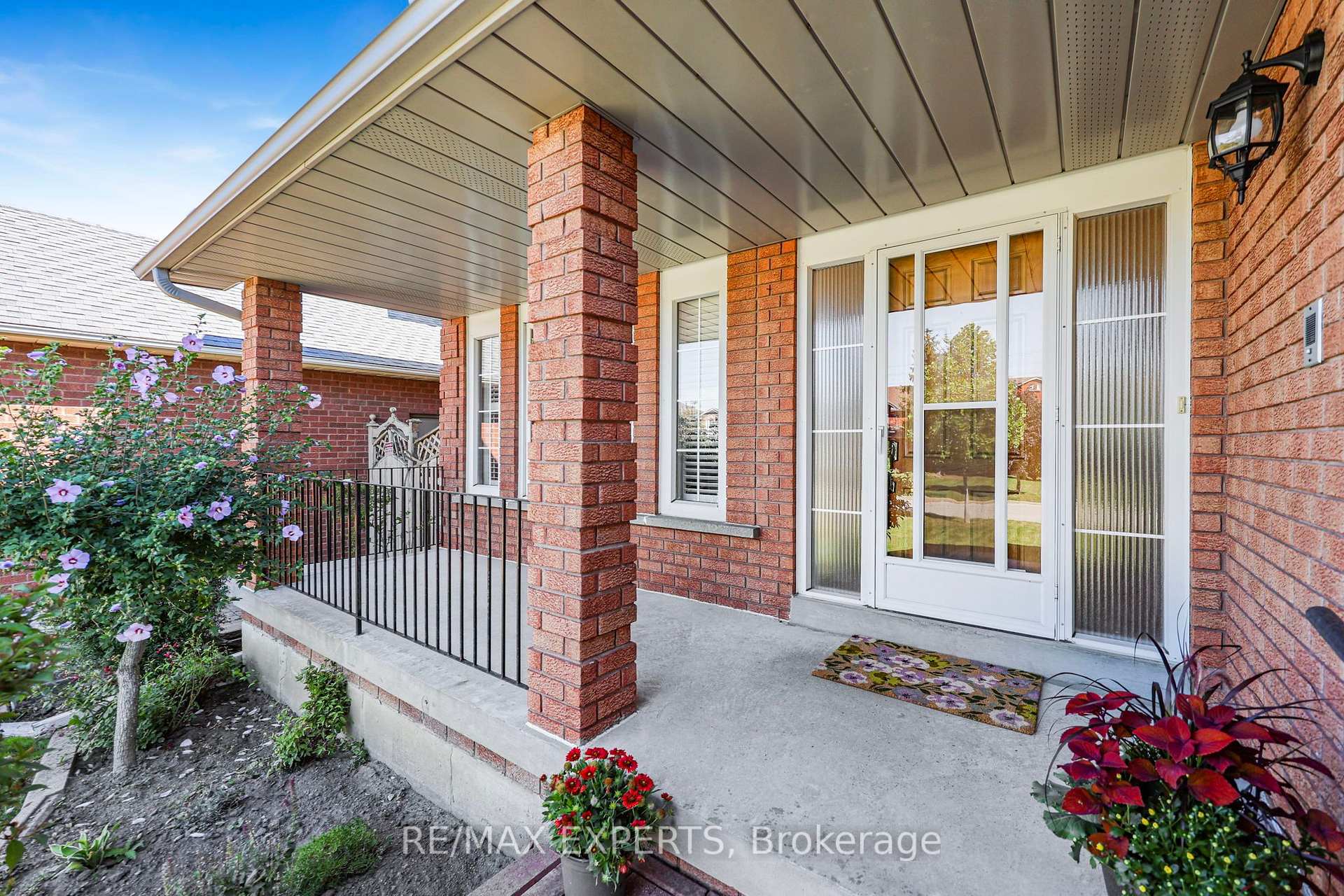 Photo 4 of 179 Bordeaux Drive, Vaughan, East Woodbridge — HOMEH