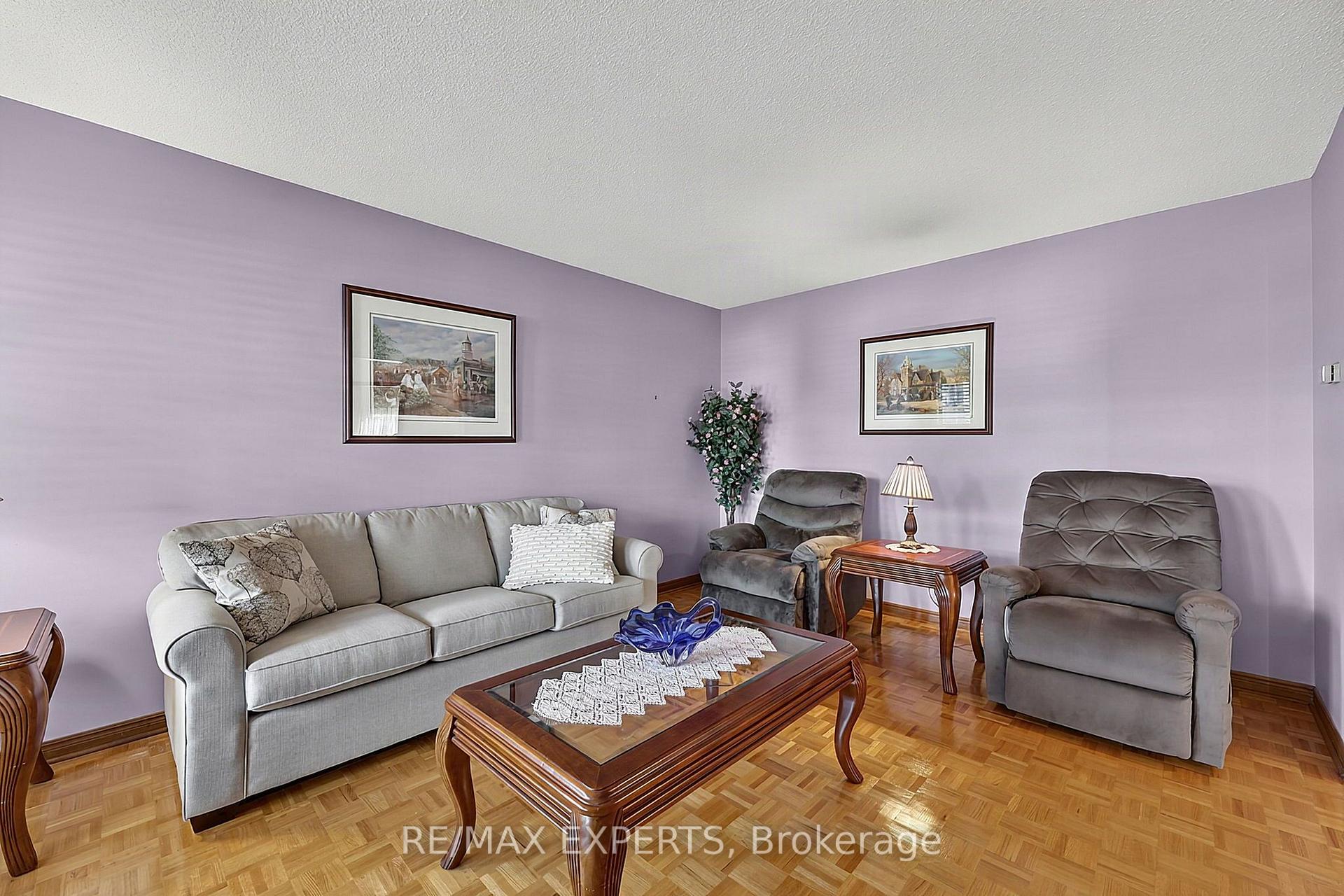 Photo 8 of 179 Bordeaux Drive, Vaughan, East Woodbridge — HOMEH