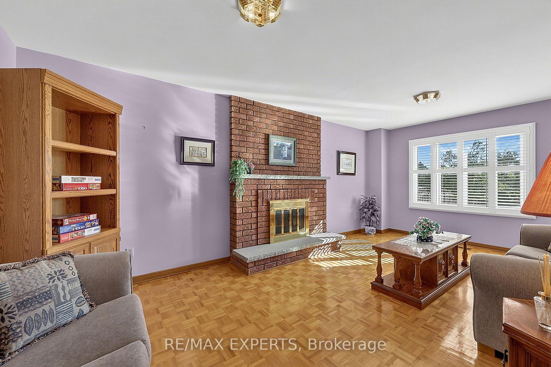 Photo 9 of 179 Bordeaux Drive, Vaughan, East Woodbridge — HOMEH