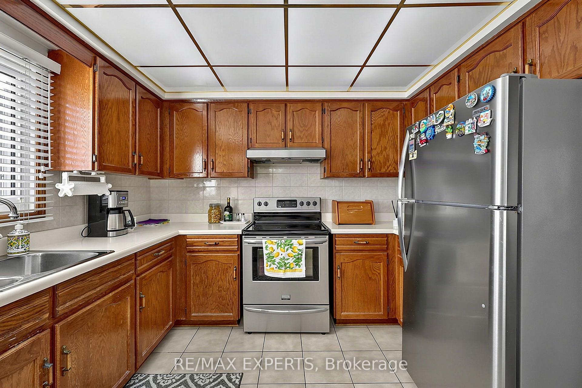 Photo 11 of 179 Bordeaux Drive, Vaughan, East Woodbridge — HOMEH