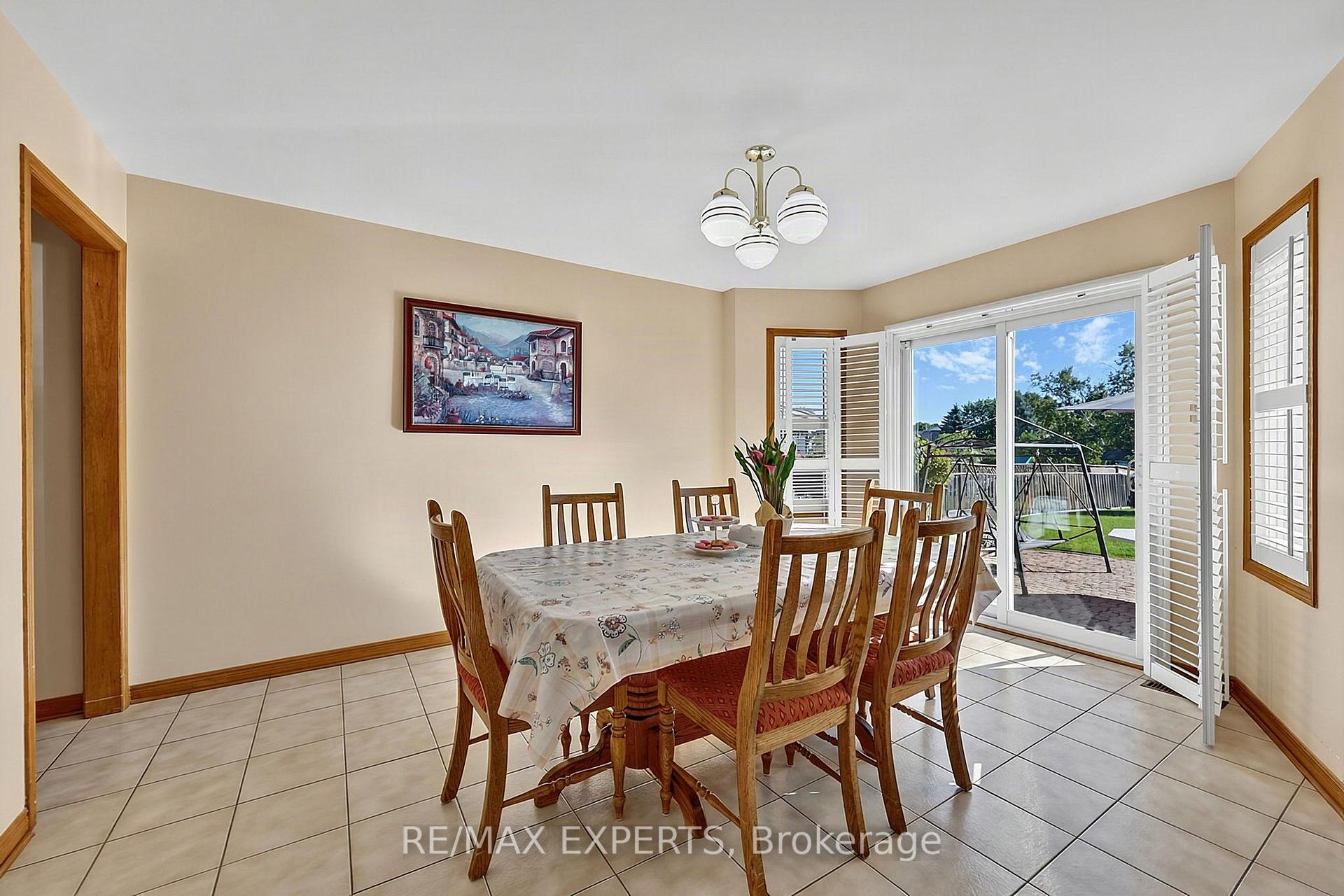 Photo 13 of 179 Bordeaux Drive, Vaughan, East Woodbridge — HOMEH