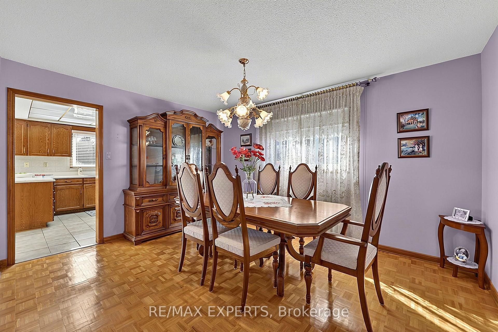 Photo 15 of 179 Bordeaux Drive, Vaughan, East Woodbridge — HOMEH
