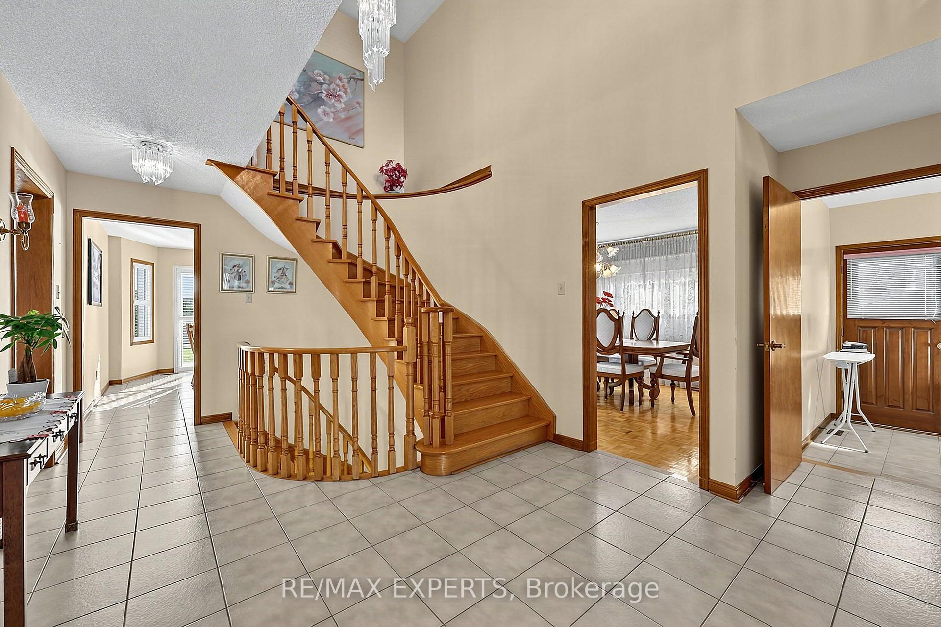 Photo 16 of 179 Bordeaux Drive, Vaughan, East Woodbridge — HOMEH