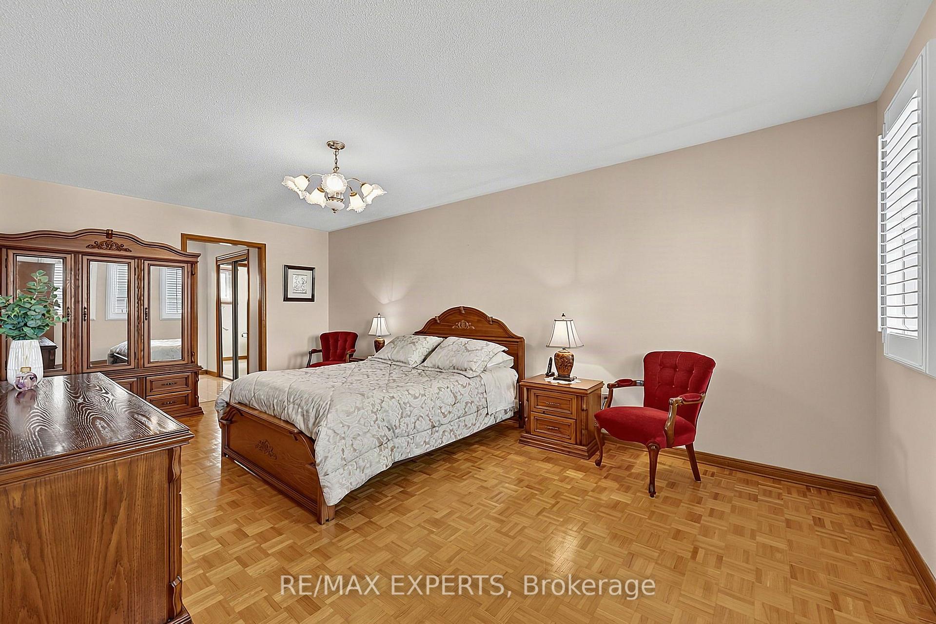 Photo 17 of 179 Bordeaux Drive, Vaughan, East Woodbridge — HOMEH