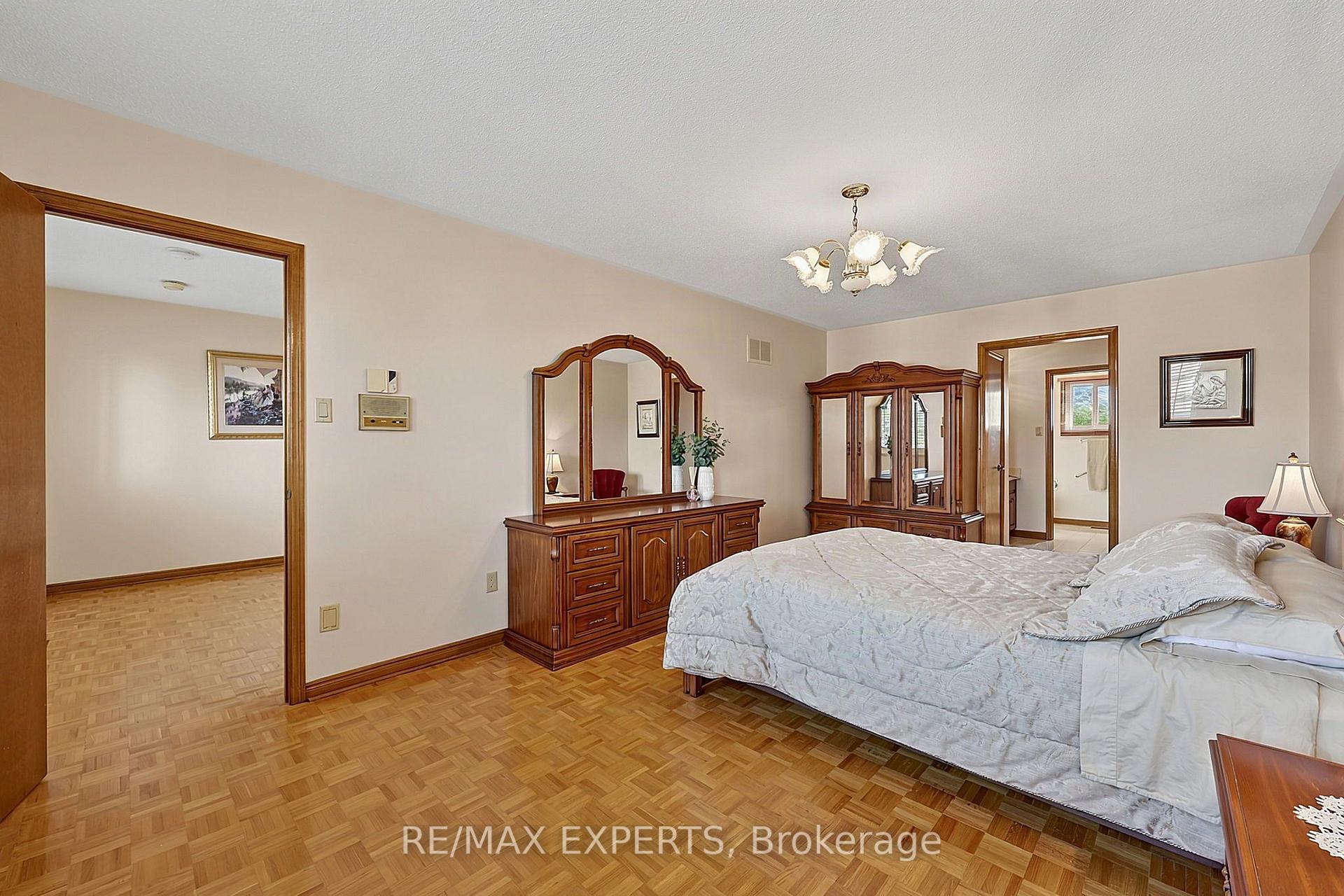 Photo 18 of 179 Bordeaux Drive, Vaughan, East Woodbridge — HOMEH