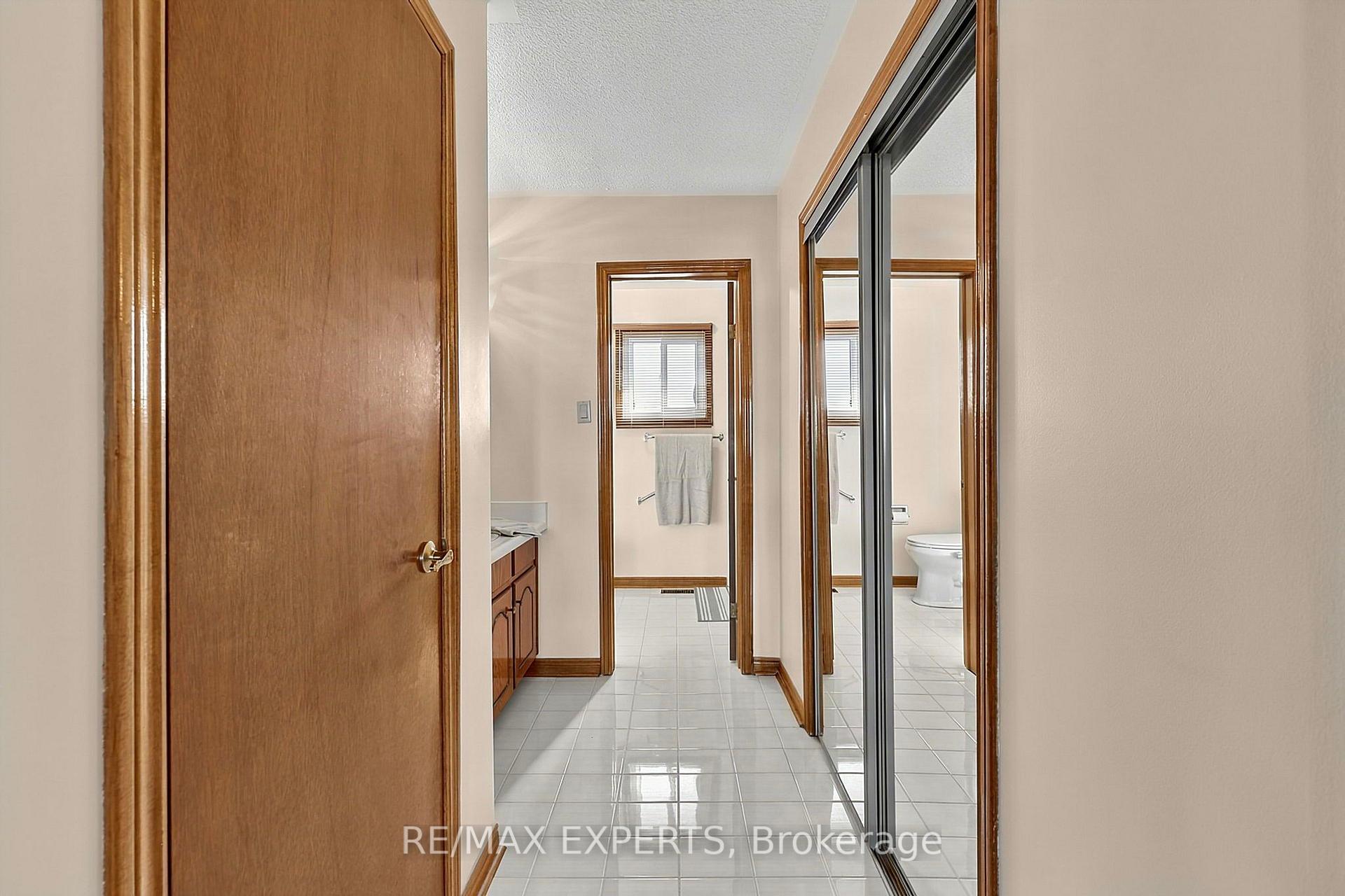 Photo 19 of 179 Bordeaux Drive, Vaughan, East Woodbridge — HOMEH