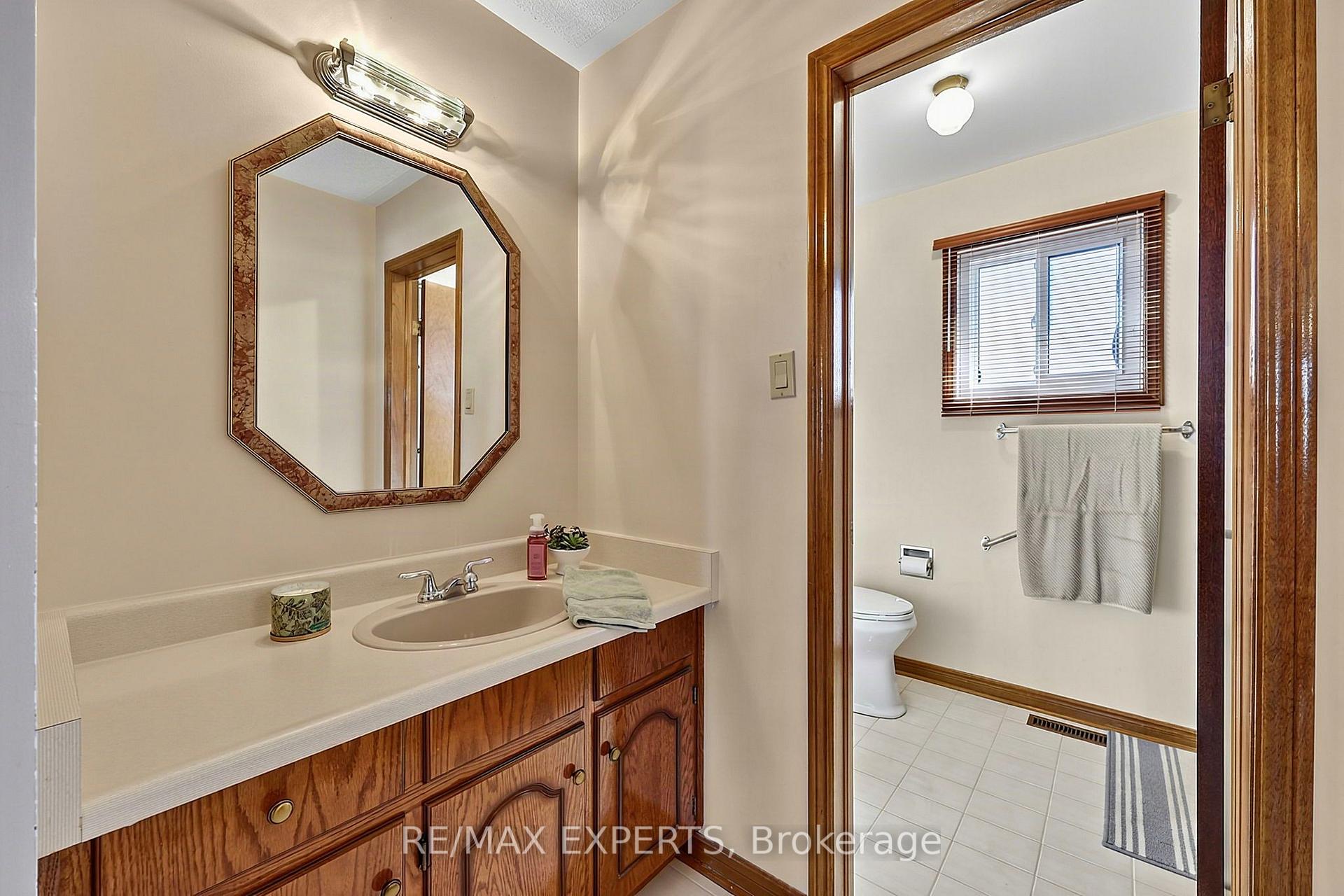 Photo 20 of 179 Bordeaux Drive, Vaughan, East Woodbridge — HOMEH