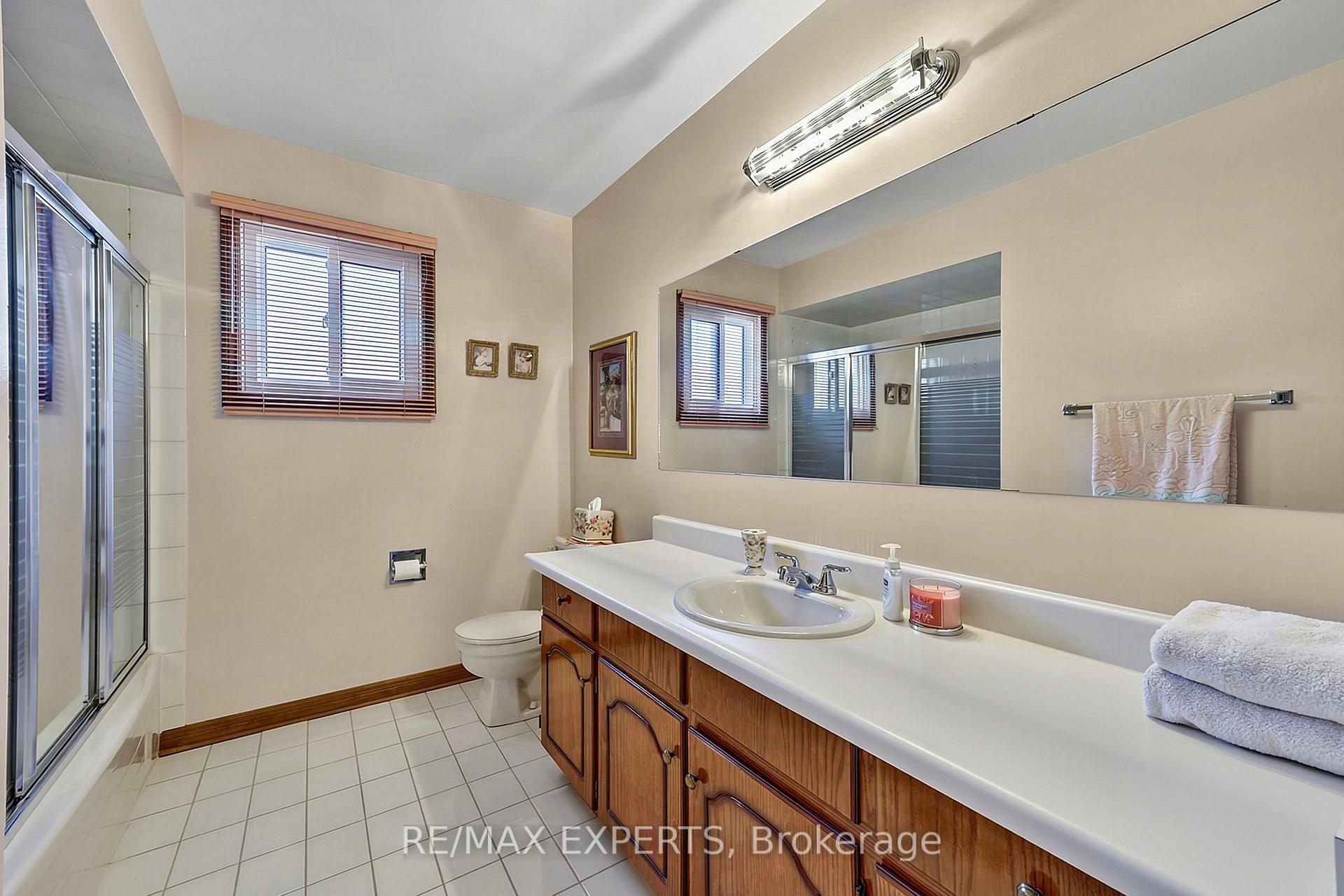 Photo 25 of 179 Bordeaux Drive, Vaughan, East Woodbridge — HOMEH