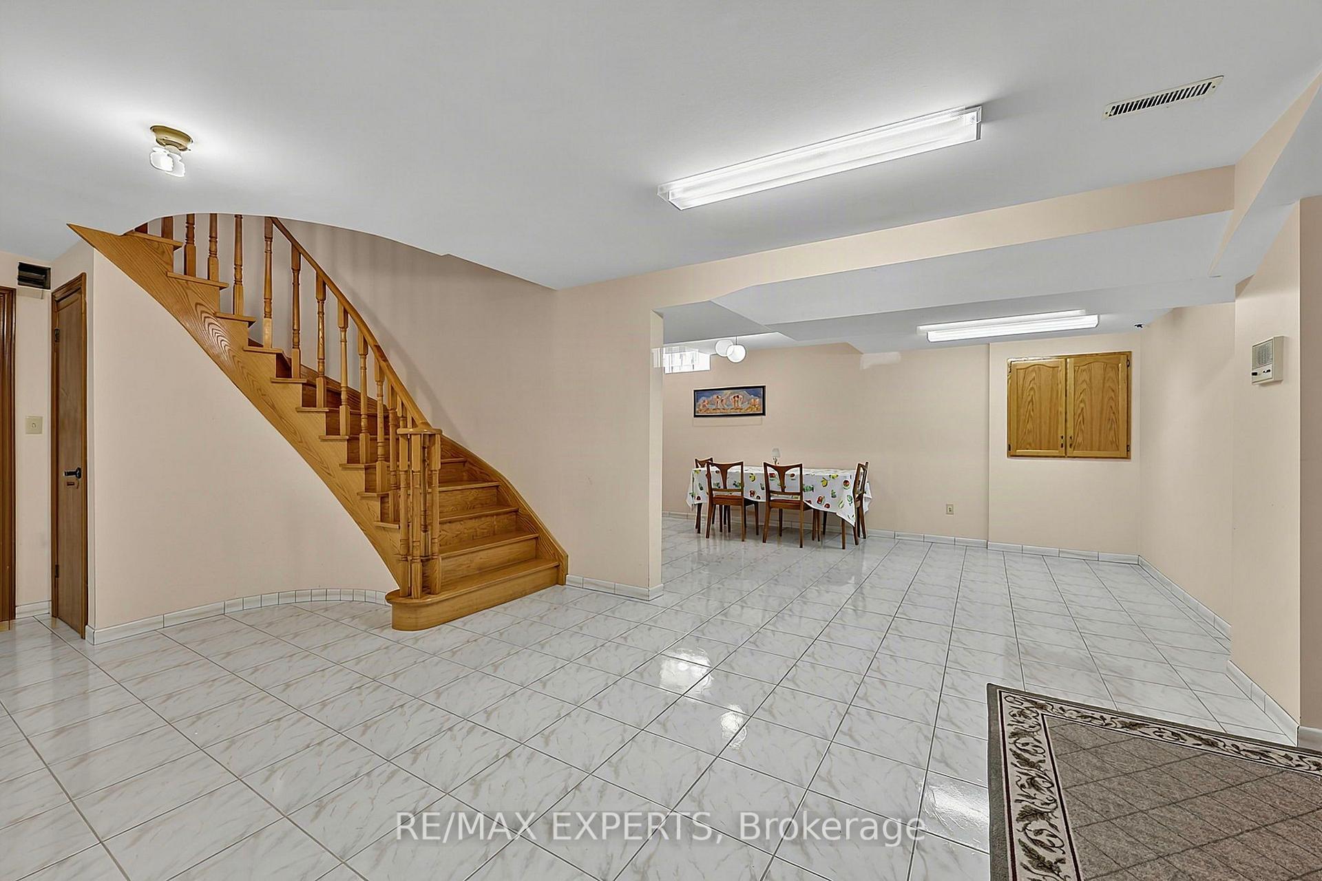 Photo 27 of 179 Bordeaux Drive, Vaughan, East Woodbridge — HOMEH