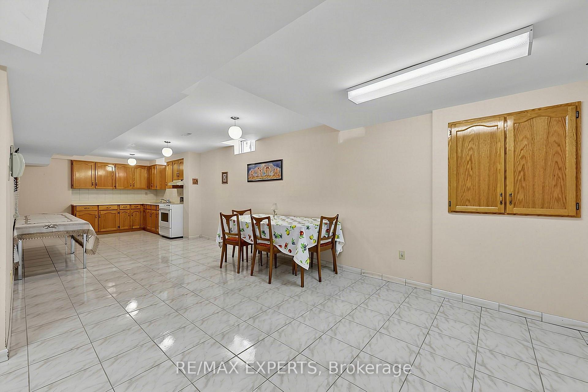 Photo 28 of 179 Bordeaux Drive, Vaughan, East Woodbridge — HOMEH
