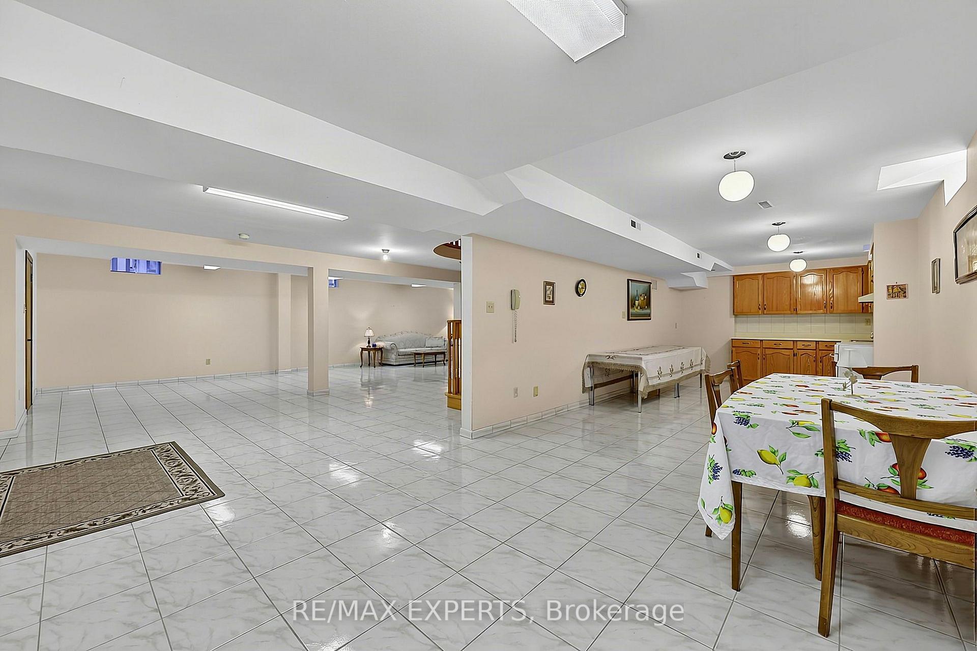 Photo 30 of 179 Bordeaux Drive, Vaughan, East Woodbridge — HOMEH