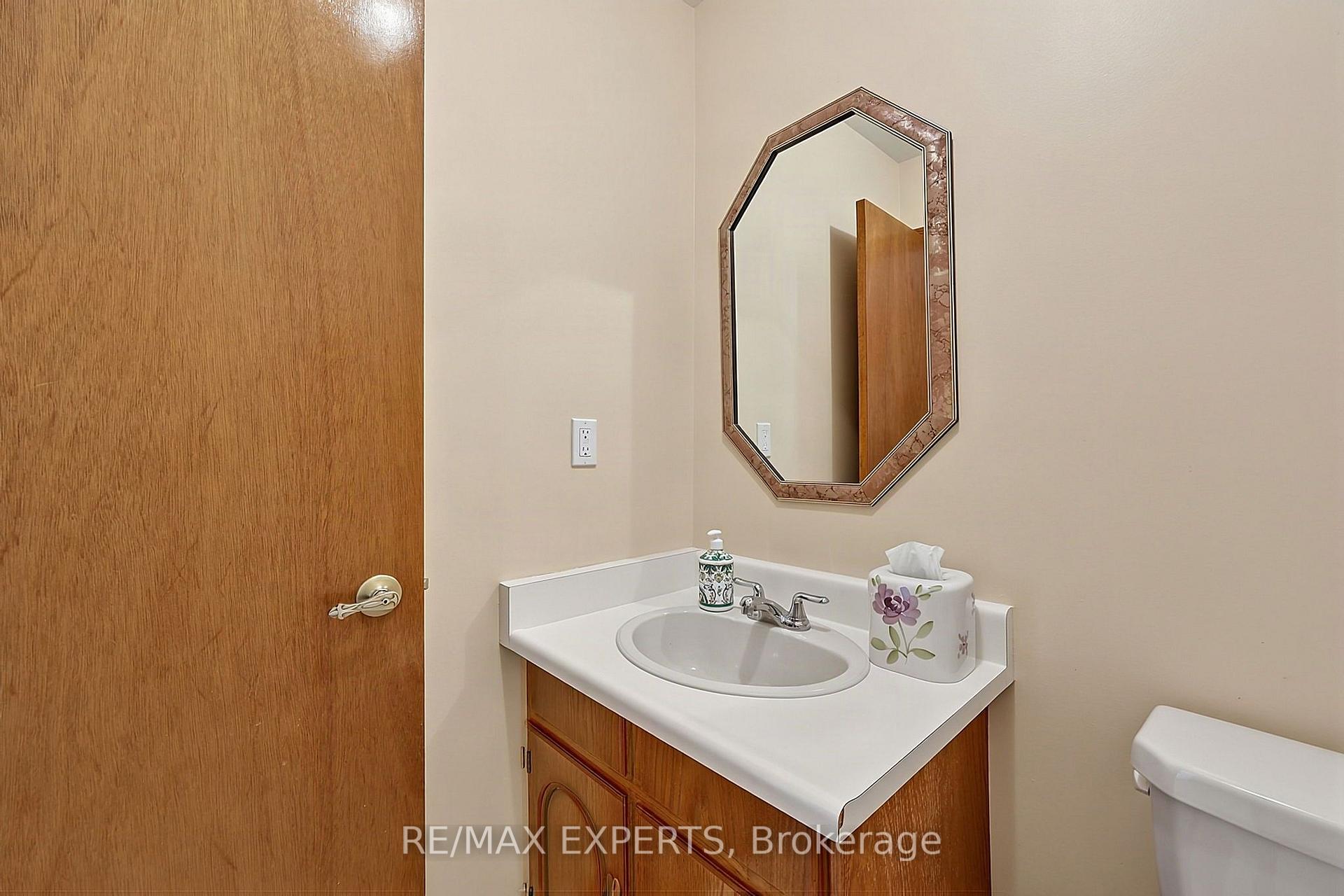 Photo 35 of 179 Bordeaux Drive, Vaughan, East Woodbridge — HOMEH