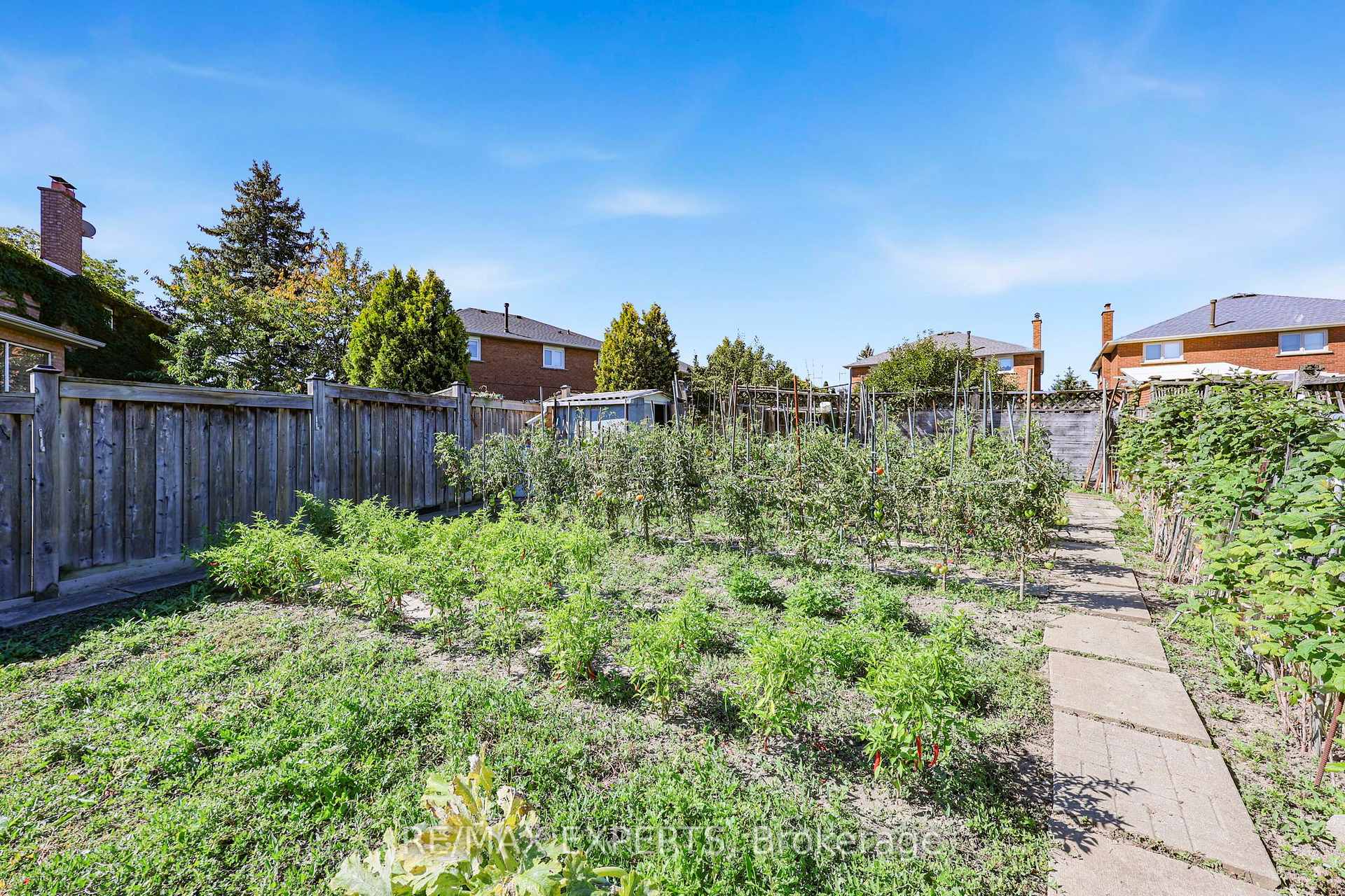 Photo 42 of 179 Bordeaux Drive, Vaughan, East Woodbridge — HOMEH