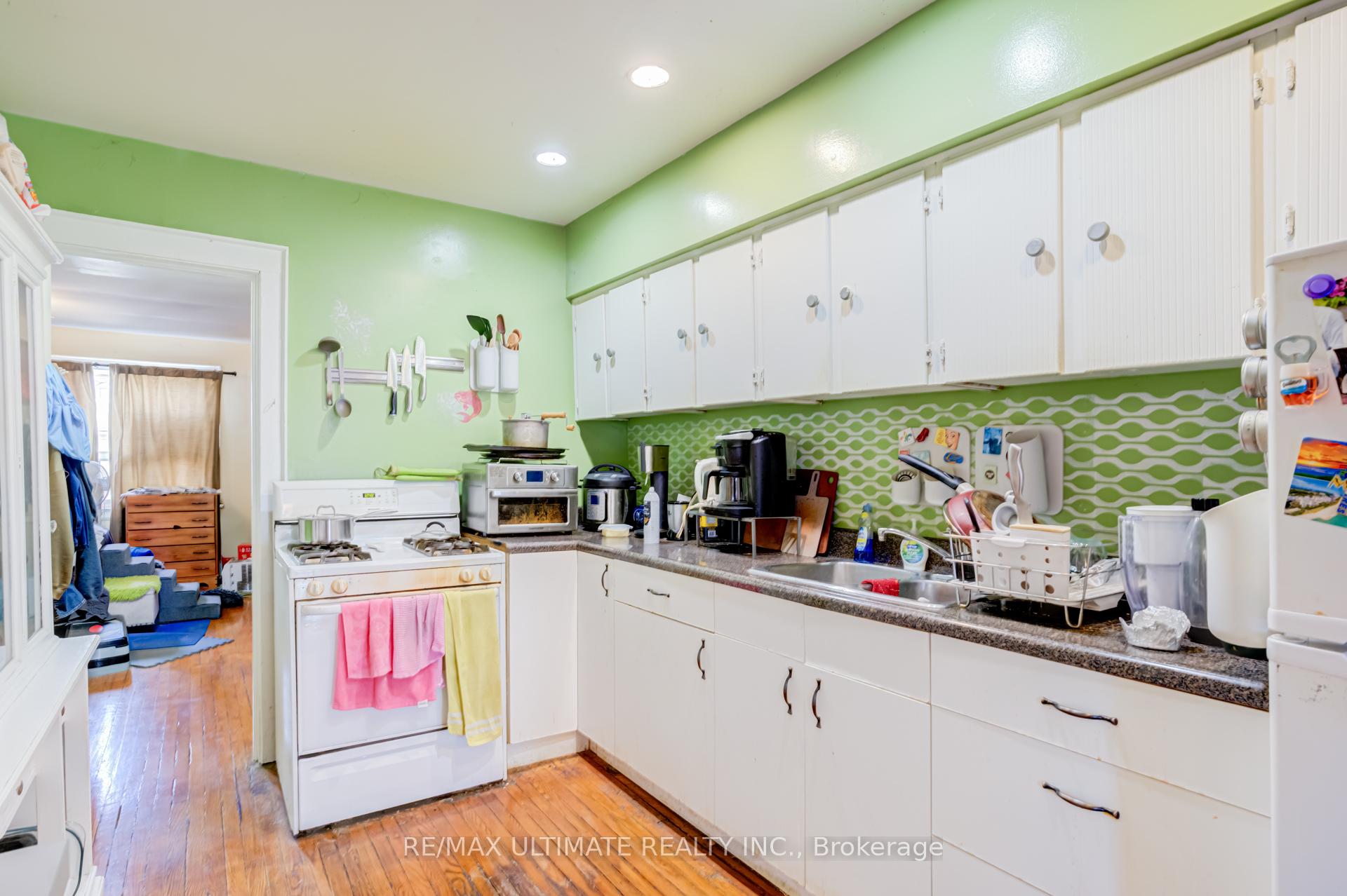 Photo 32 of 533 Kingston Road, Toronto, The Beaches — HOMEH