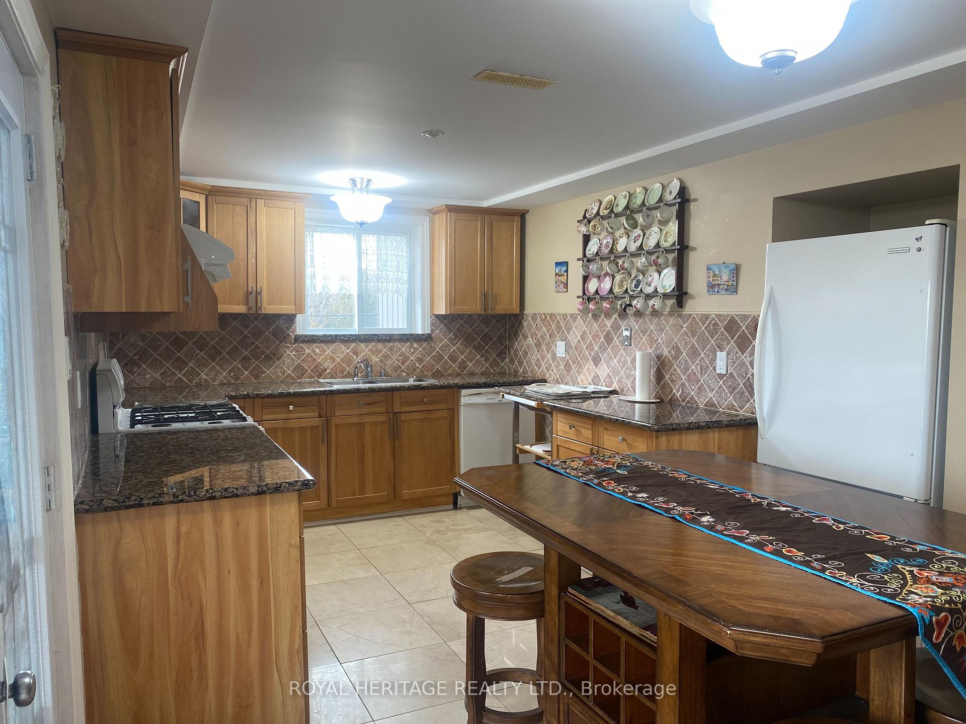 Photo 8 of 15 Sirius Crescent, Scarborough, Rouge — HOMEH