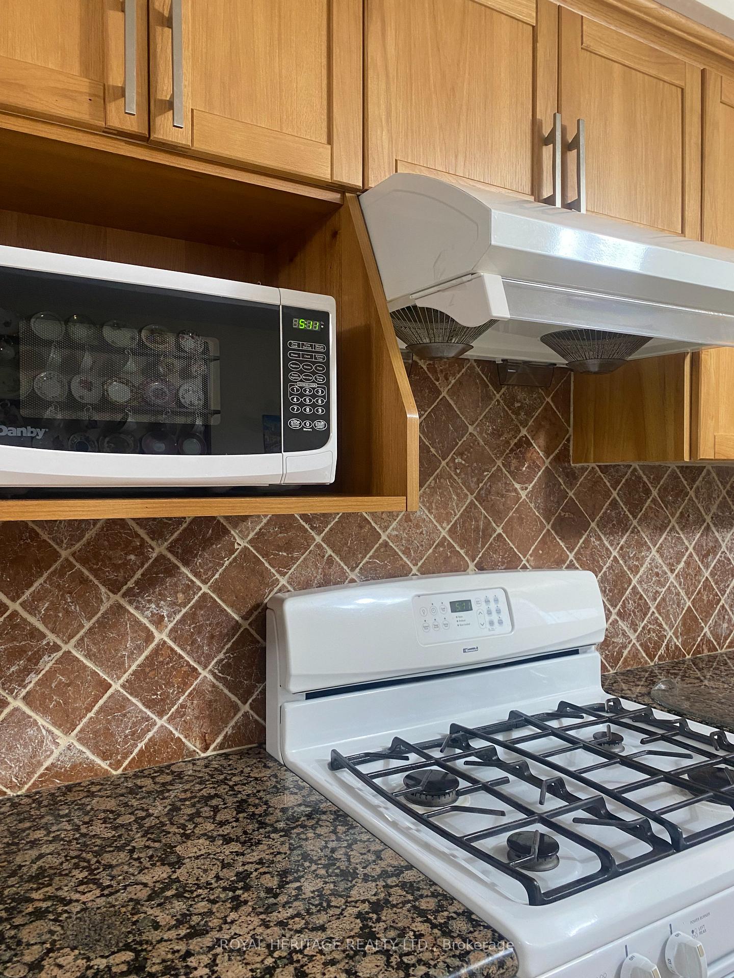 Photo 9 of 15 Sirius Crescent, Scarborough, Rouge — HOMEH