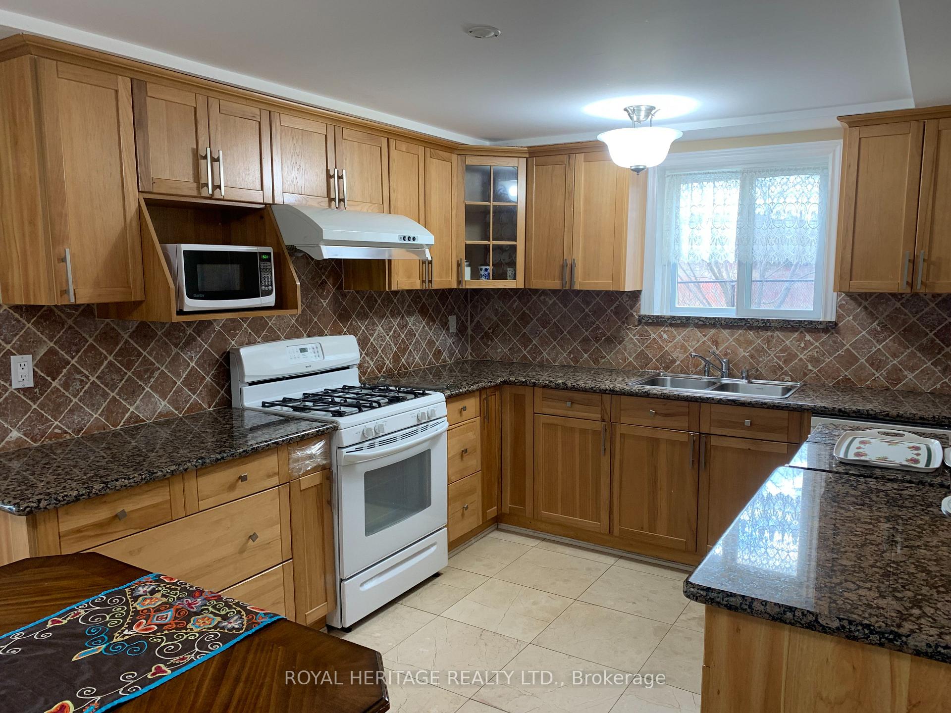 Photo 10 of 15 Sirius Crescent, Scarborough, Rouge — HOMEH