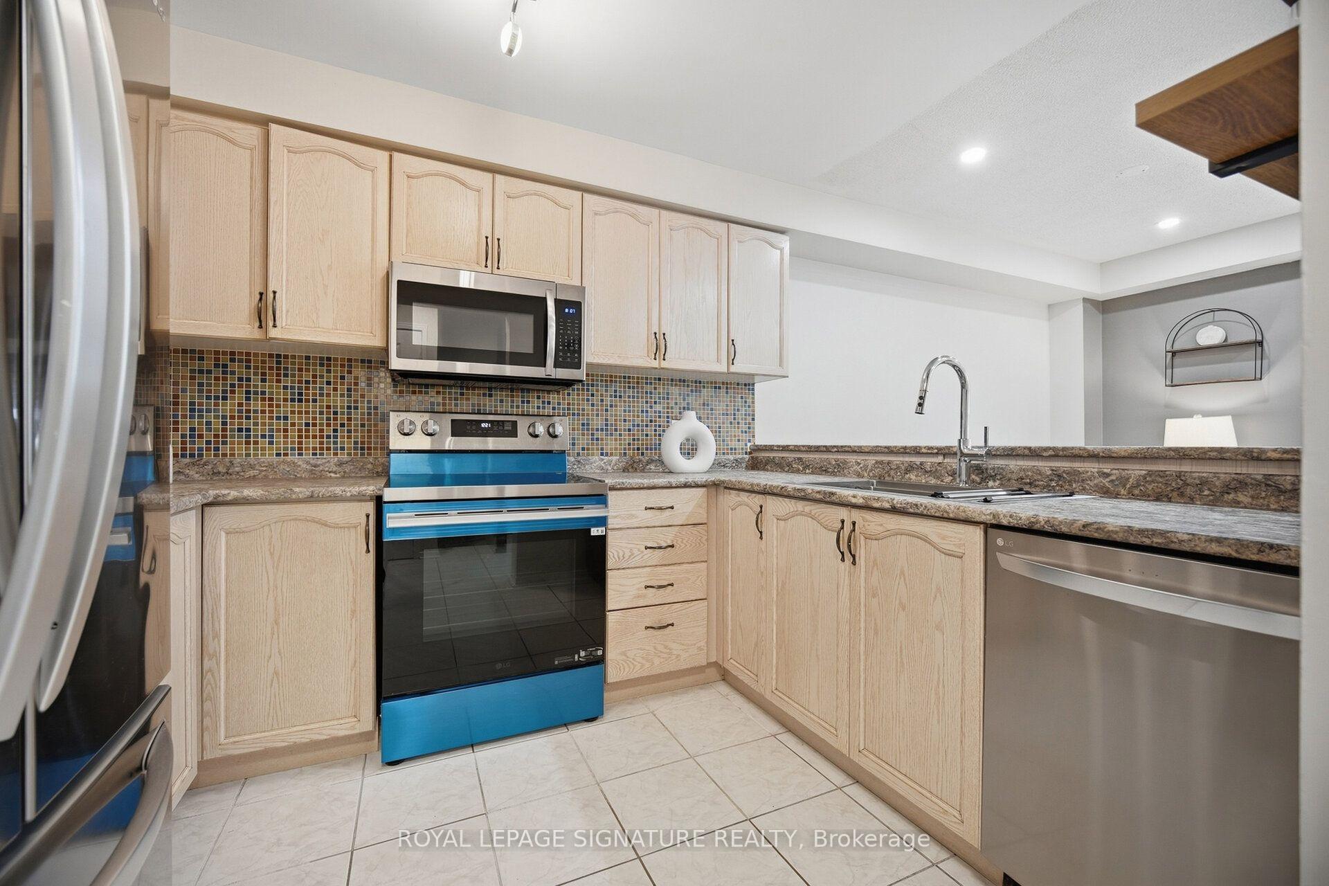 Photo 7 of Unit 57, 6880 Meadowvale Town Centre Circle, Mississauga, Meadowvale — HOMEH