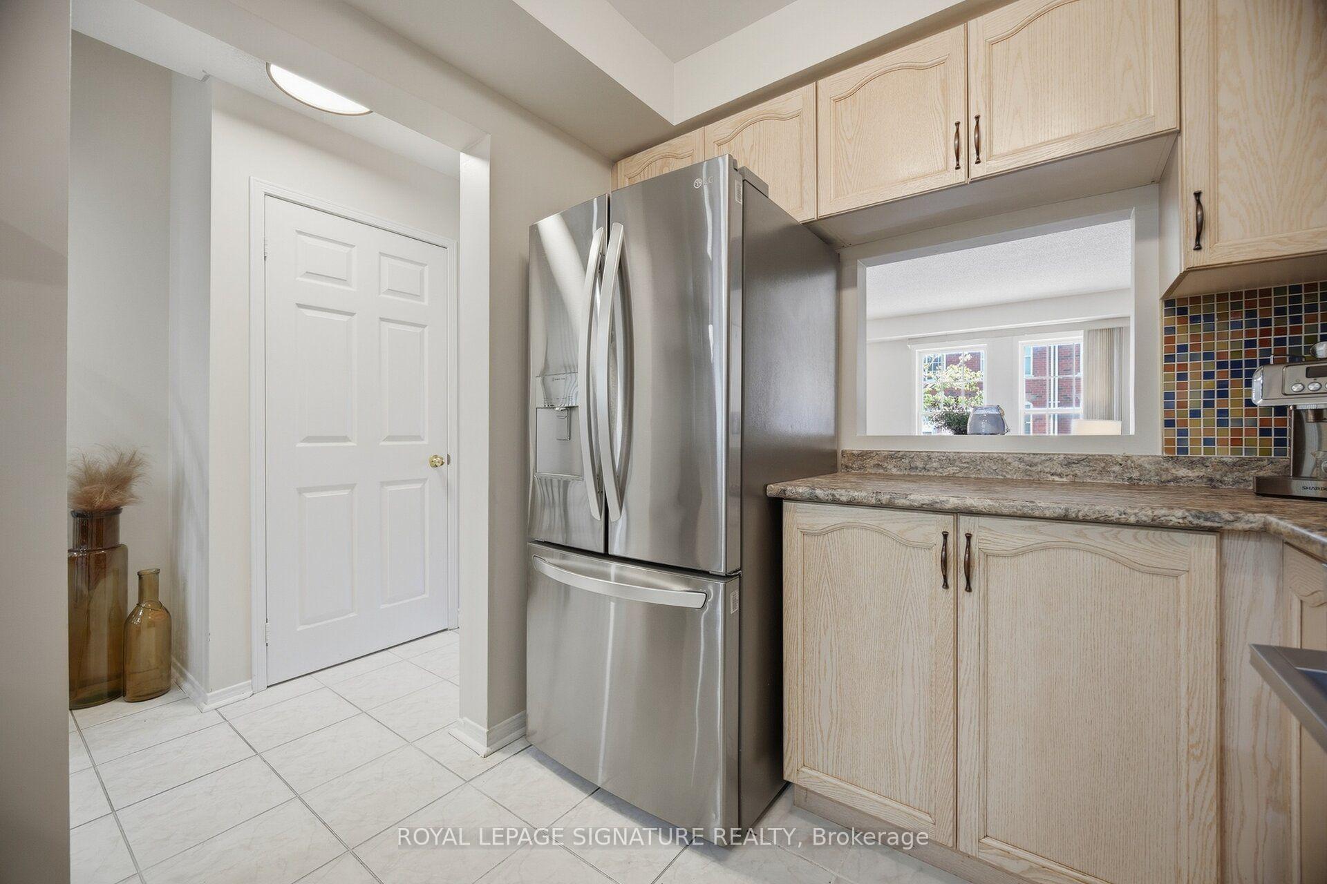 Photo 8 of Unit 57, 6880 Meadowvale Town Centre Circle, Mississauga, Meadowvale — HOMEH