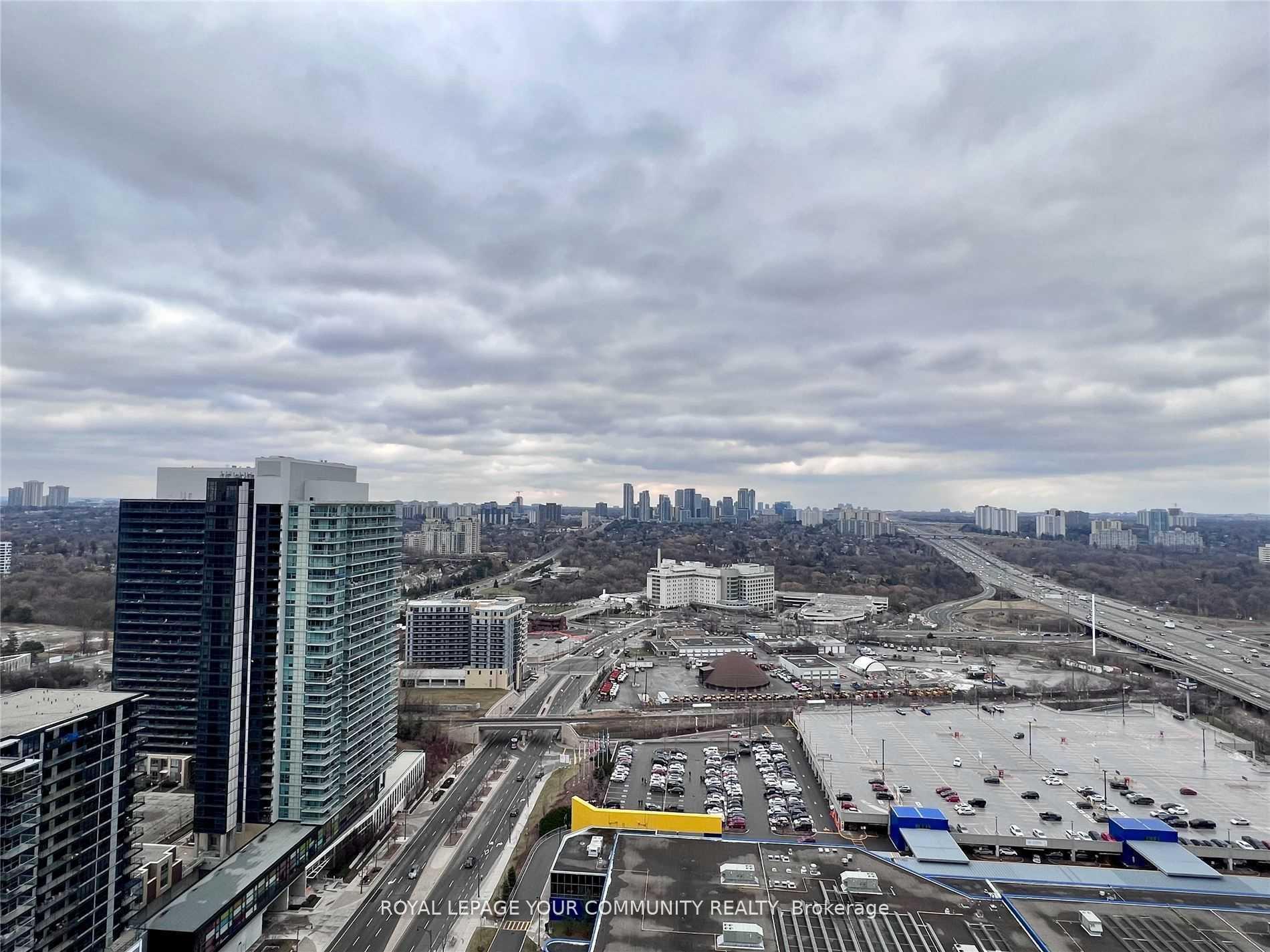 Photo 6 of Unit 3203, 121 Mcmahon Drive, North York, Bayview Village — HOMEH
