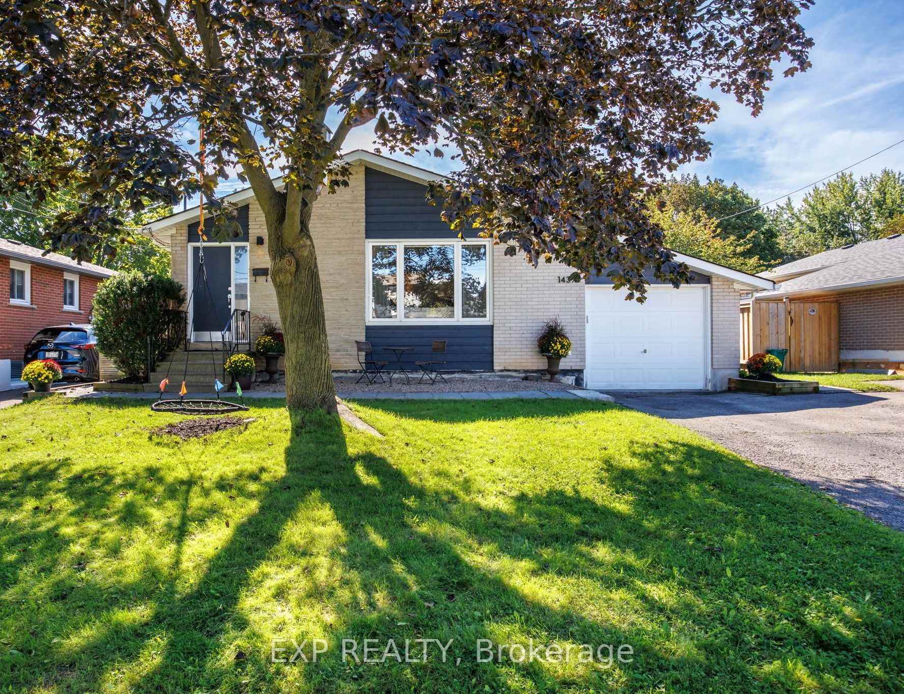 Photo 2 of 1439 Parkham Crescent, Pickering, Bay Ridges — HOMEH