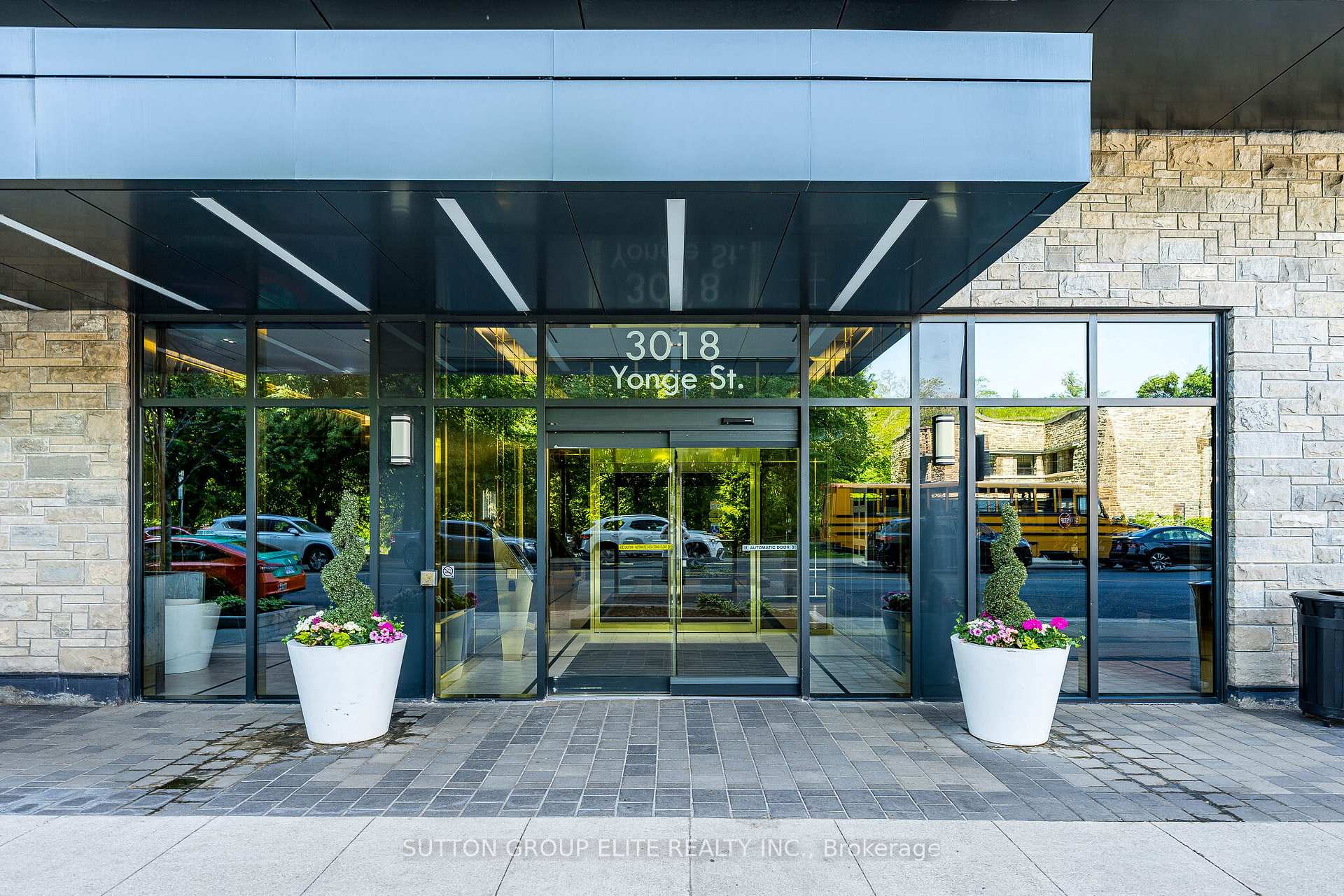 Photo 2 of Unit 814, 3018 Yonge Street, Toronto, Lawrence Park South — HOMEH