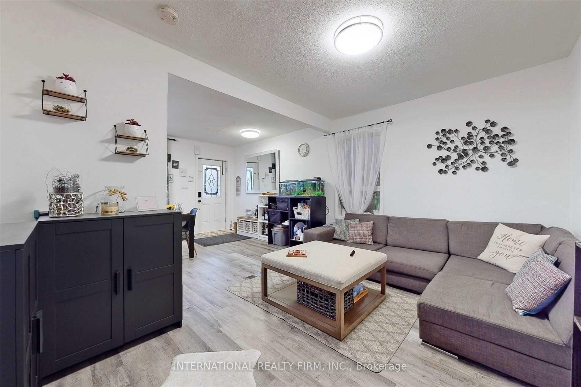 Photo 4 of 297 Gilbert Avenue, Toronto, Caledonia-Fairbank — HOMEH