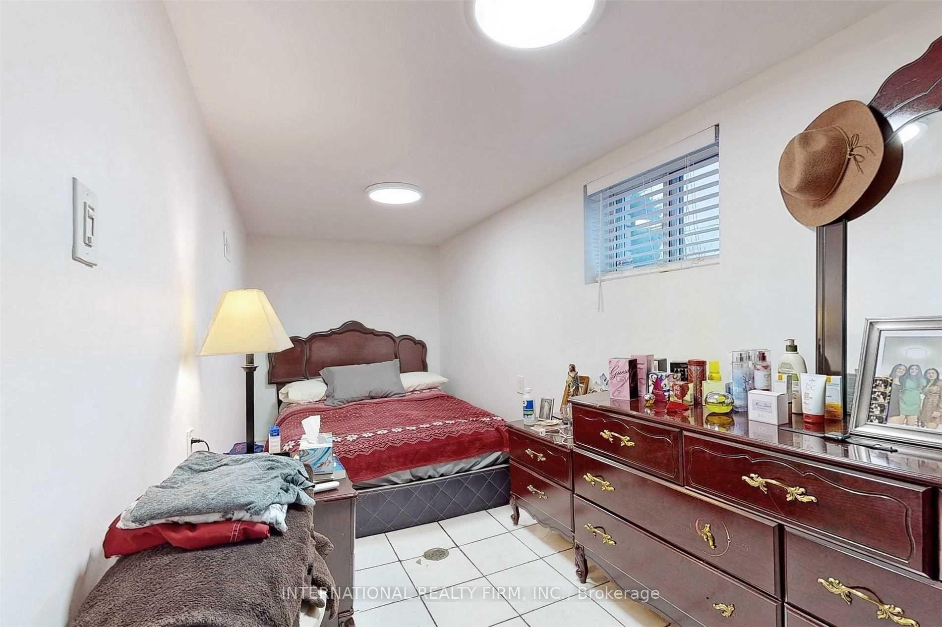 Photo 20 of 297 Gilbert Avenue, Toronto, Caledonia-Fairbank — HOMEH