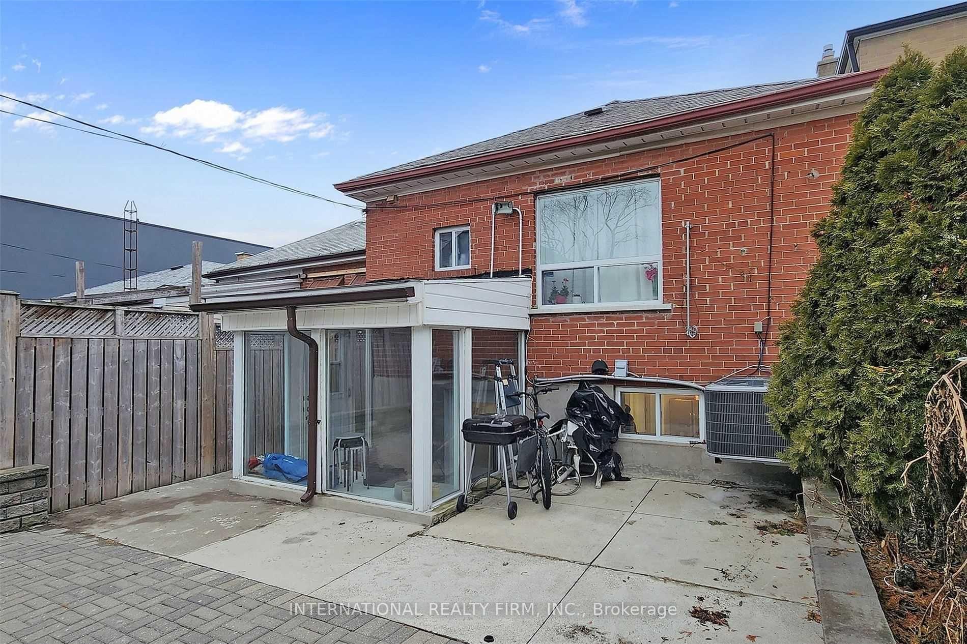 Photo 31 of 297 Gilbert Avenue, Toronto, Caledonia-Fairbank — HOMEH