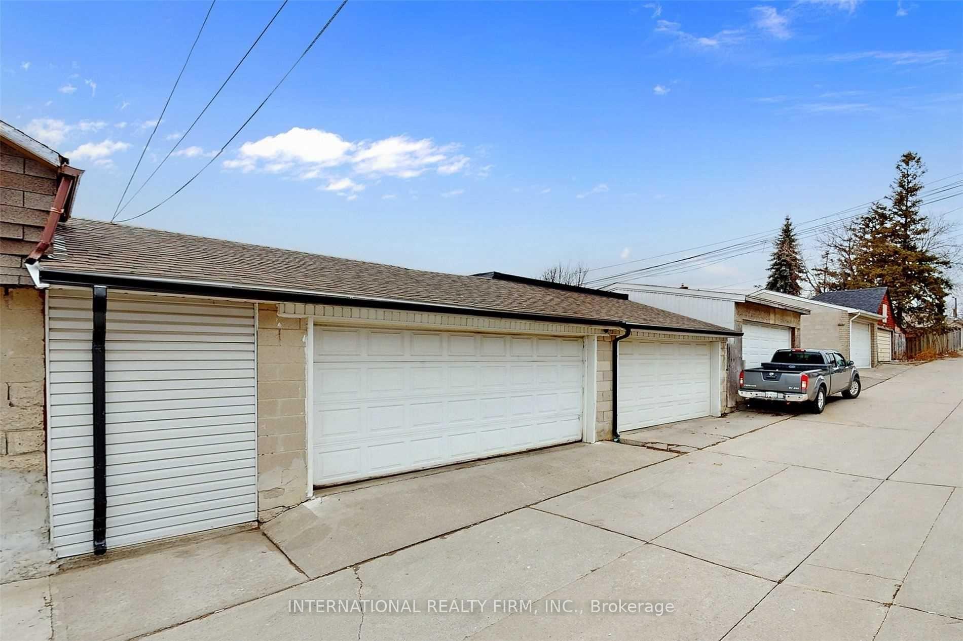 Photo 34 of 297 Gilbert Avenue, Toronto, Caledonia-Fairbank — HOMEH