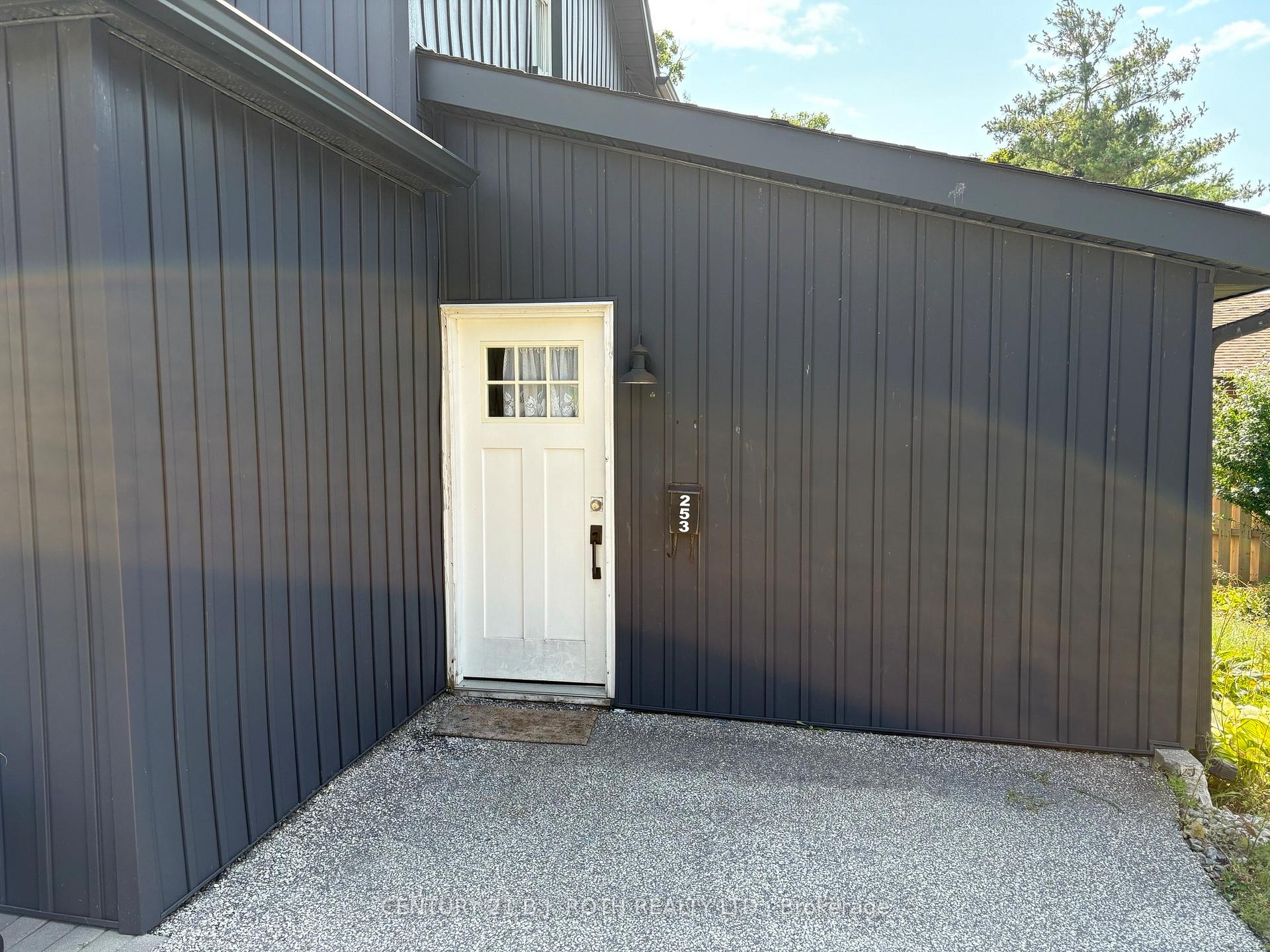 Photo 6 of 253 Dunlop Street E, Barrie, North Shore — HOMEH