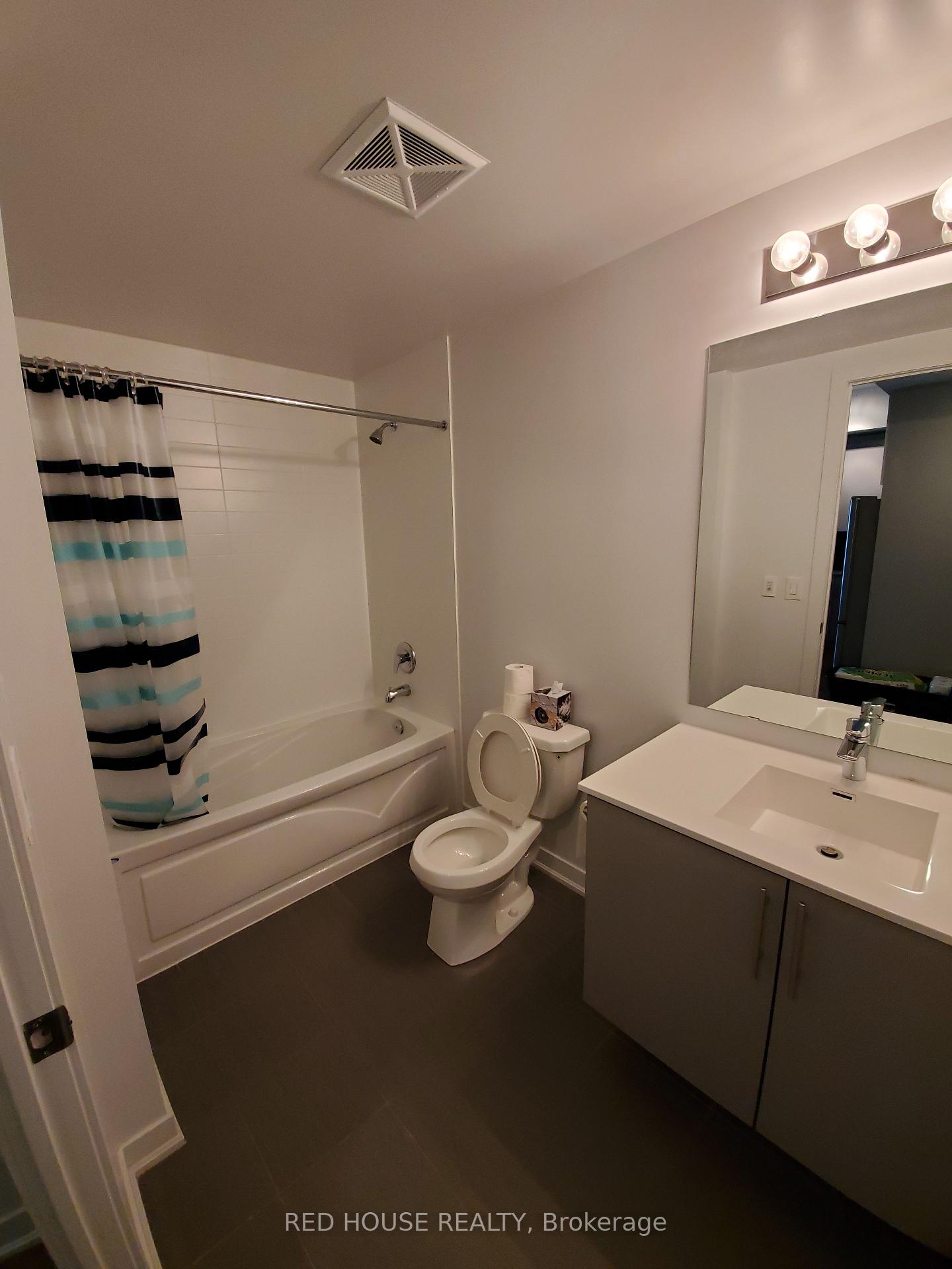 Photo 4 of Unit 1403, 60 Berwick Avenue, Toronto, Yonge-Eglinton — HOMEH