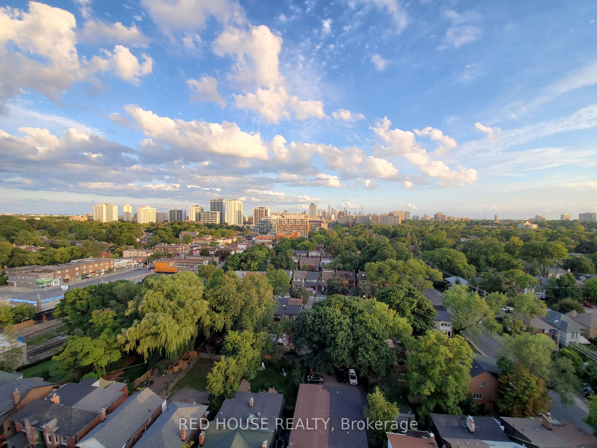 Photo 8 of Unit 1403, 60 Berwick Avenue, Toronto, Yonge-Eglinton — HOMEH