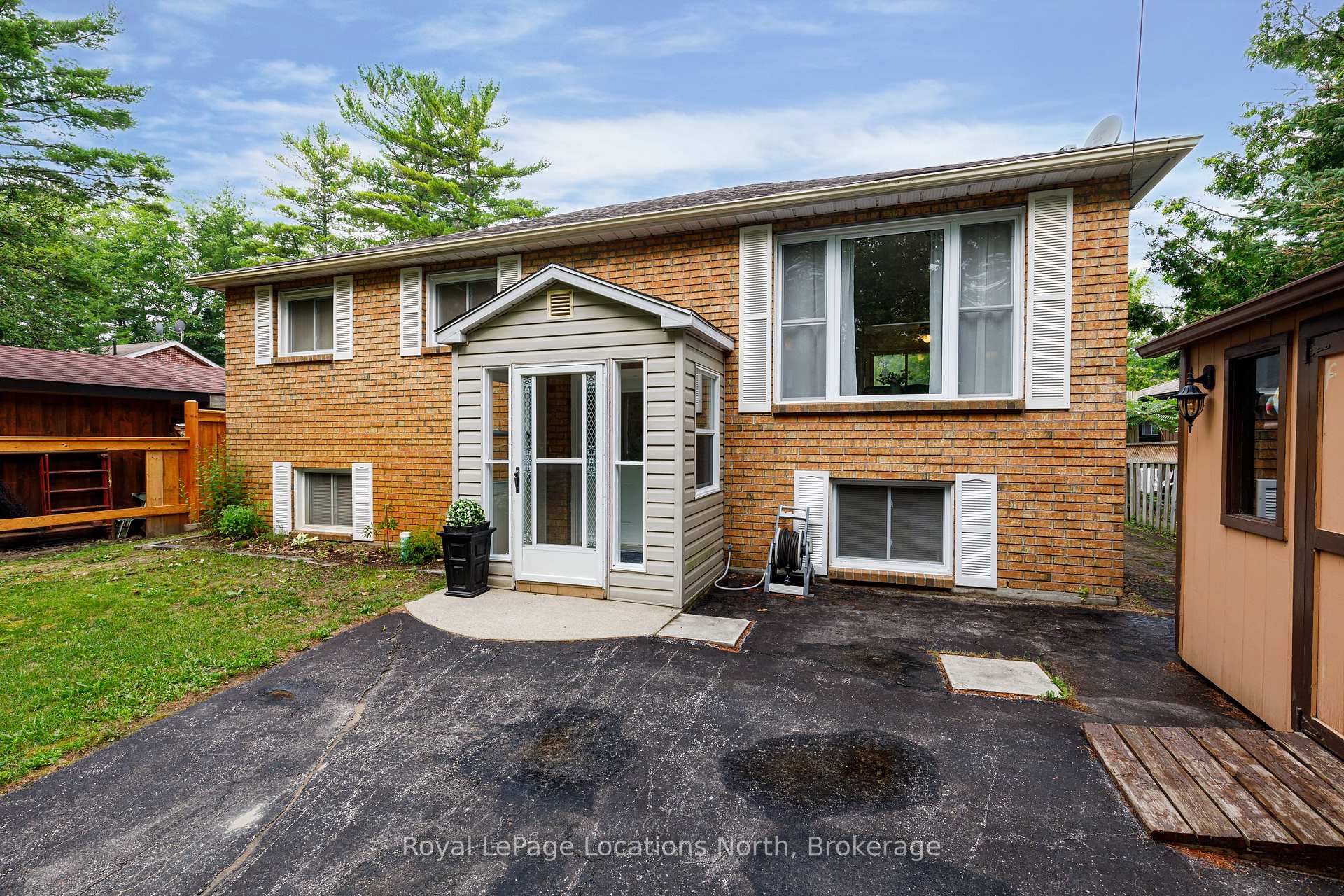 Photo 3 of 26 Stroud Crescent, Wasaga Beach — HOMEH