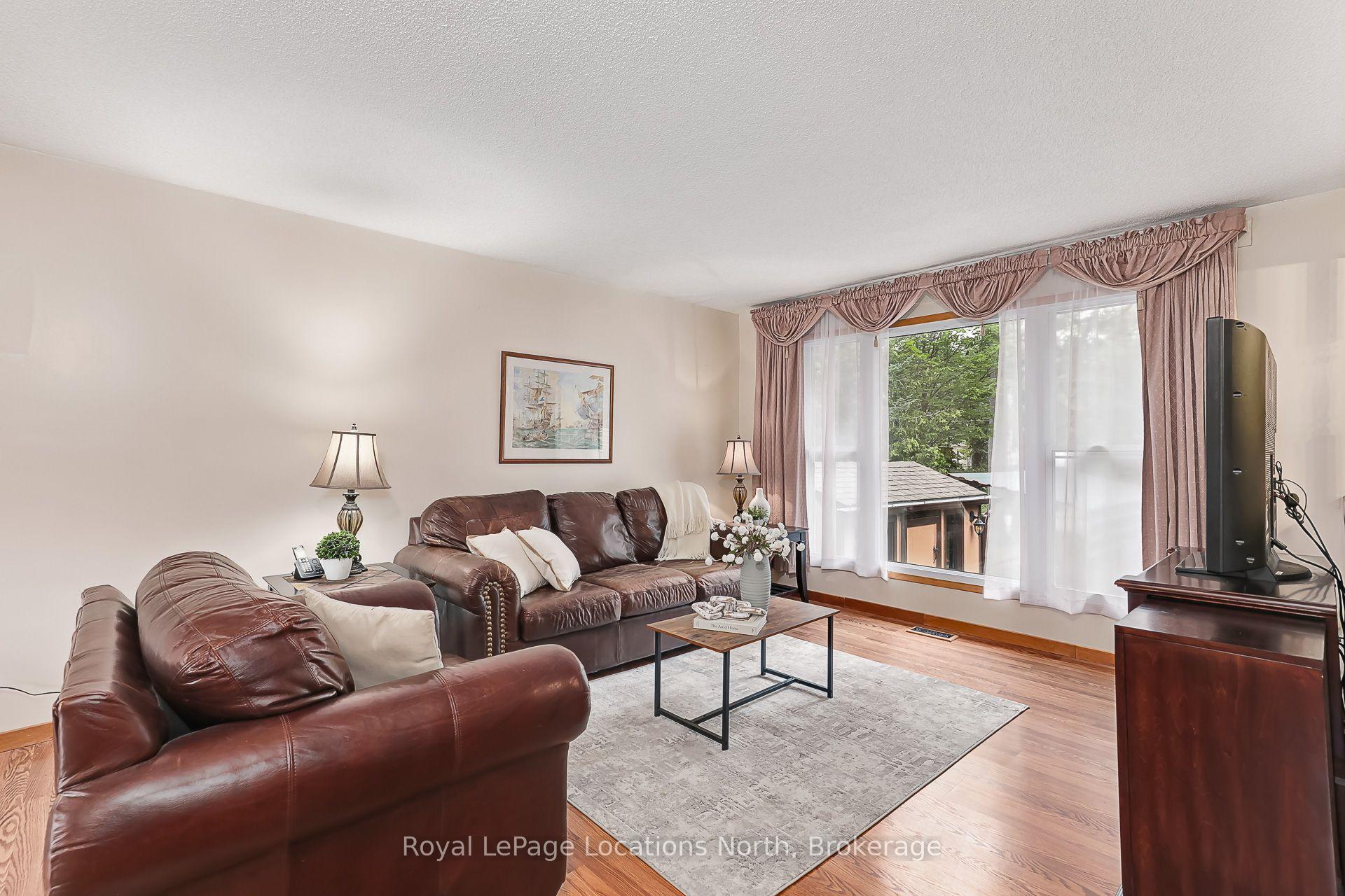 Photo 8 of 26 Stroud Crescent, Wasaga Beach — HOMEH