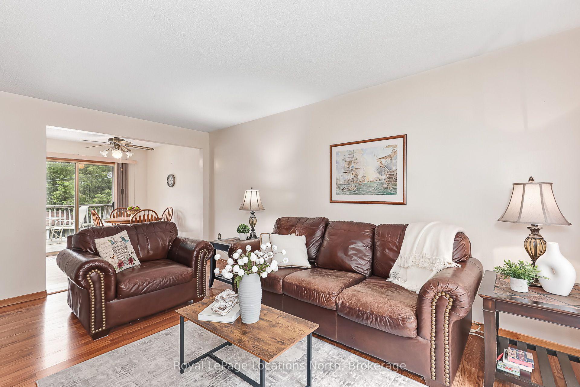 Photo 10 of 26 Stroud Crescent, Wasaga Beach — HOMEH