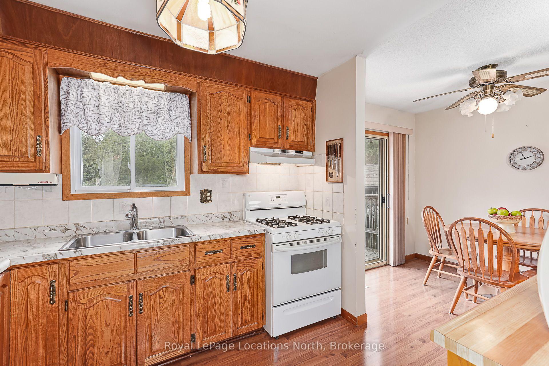 Photo 12 of 26 Stroud Crescent, Wasaga Beach — HOMEH