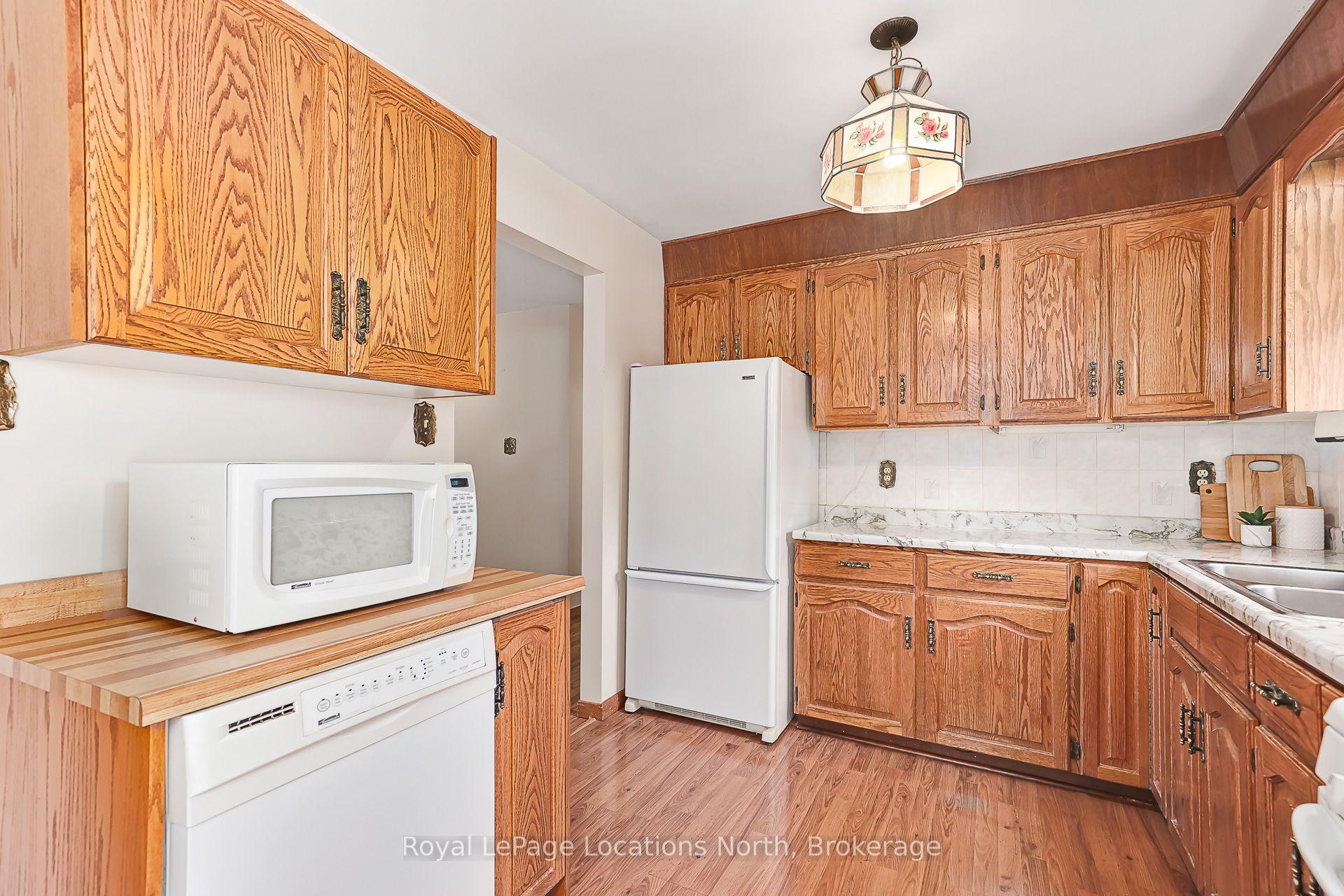 Photo 13 of 26 Stroud Crescent, Wasaga Beach — HOMEH