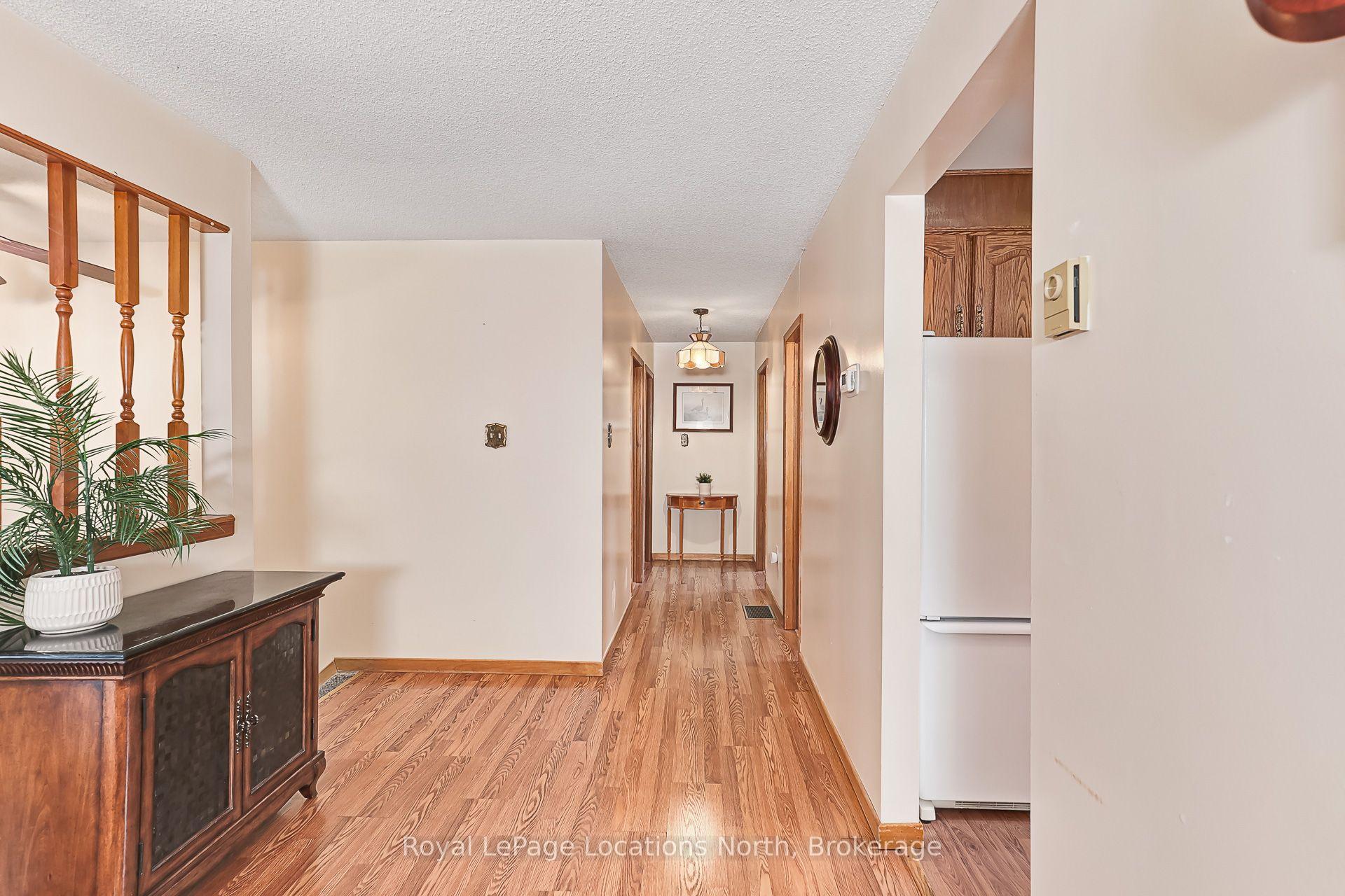 Photo 14 of 26 Stroud Crescent, Wasaga Beach — HOMEH
