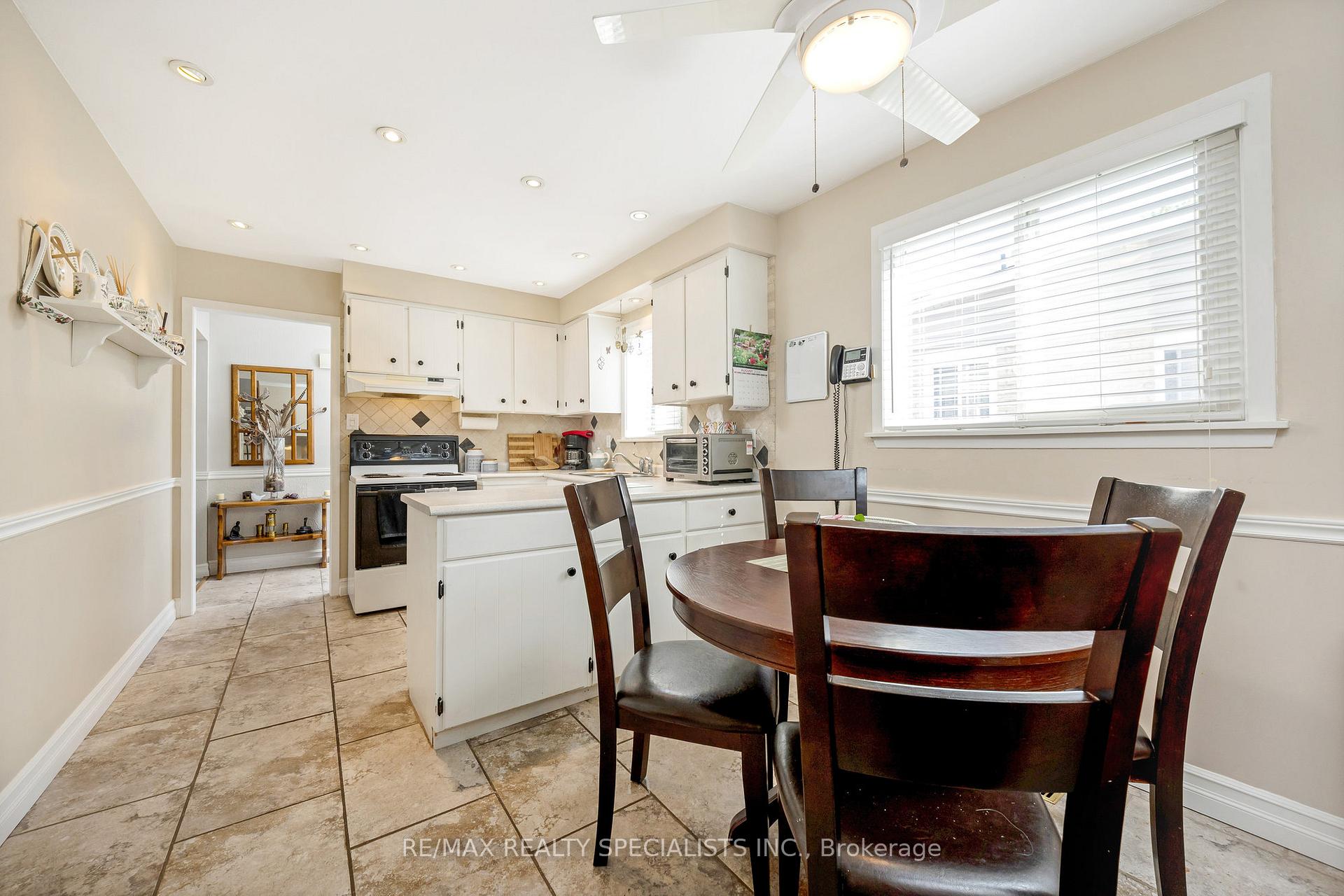 Photo 11 of 6356 Chaumont Crescent, Mississauga, Meadowvale — HOMEH