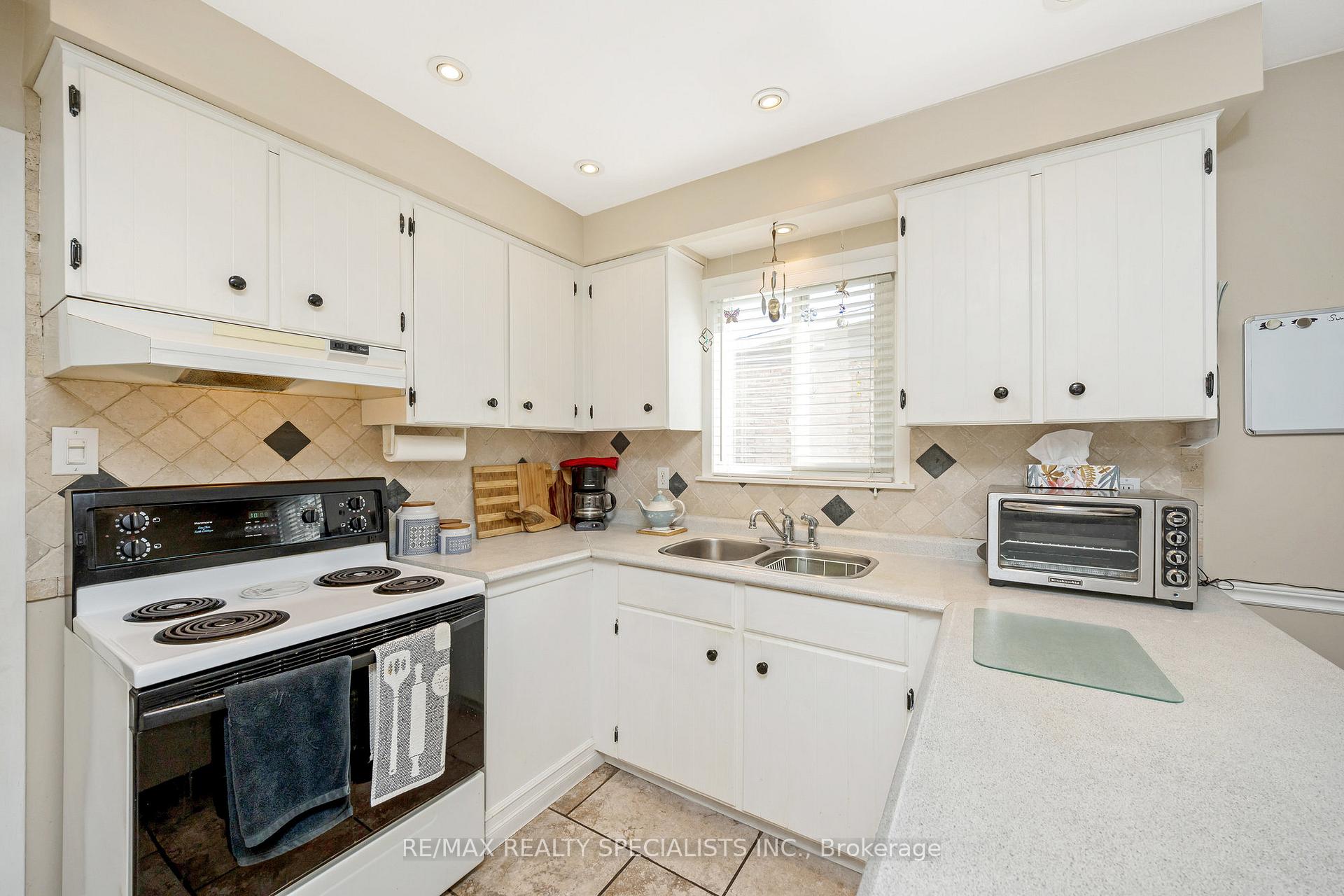 Photo 14 of 6356 Chaumont Crescent, Mississauga, Meadowvale — HOMEH