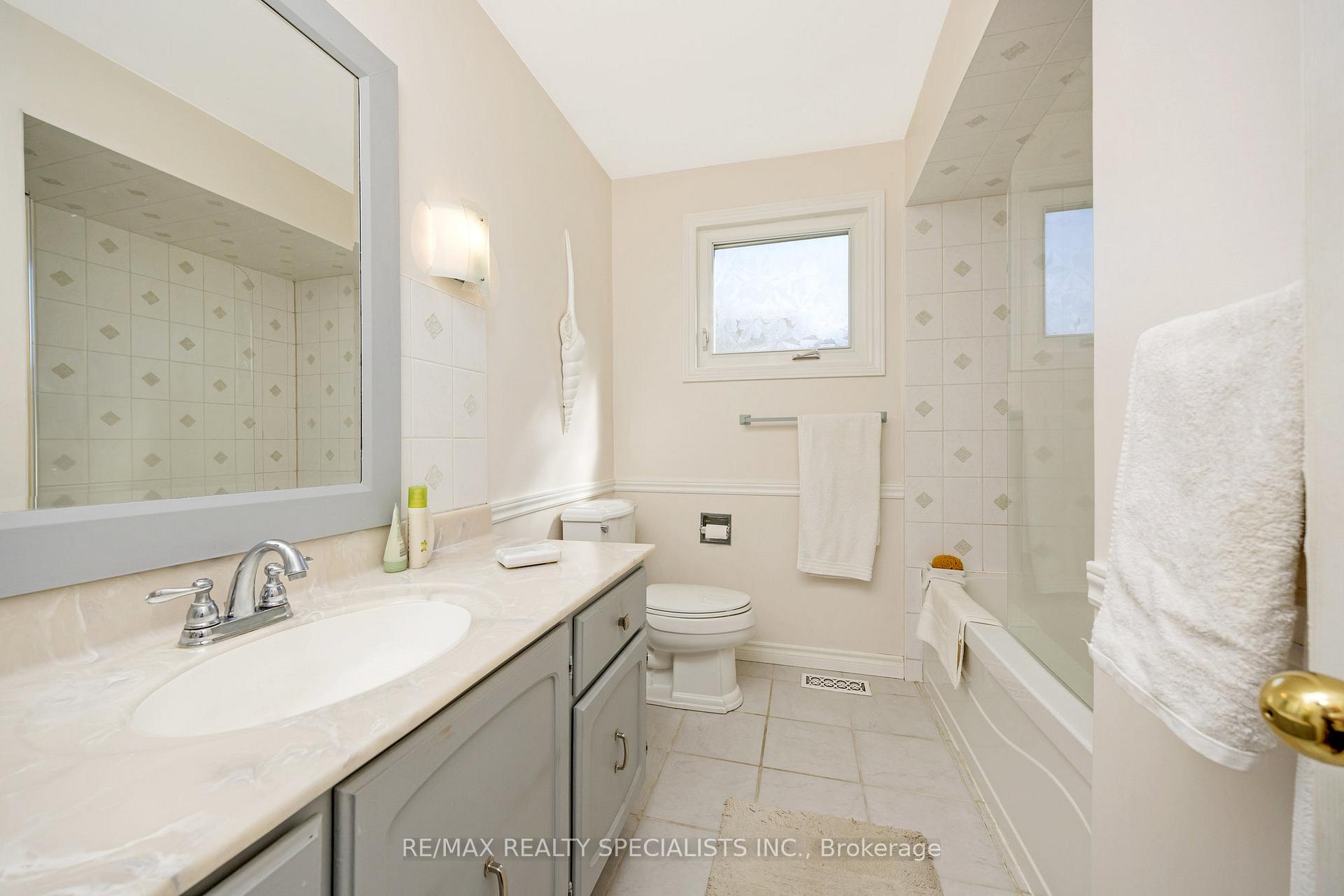 Photo 30 of 6356 Chaumont Crescent, Mississauga, Meadowvale — HOMEH