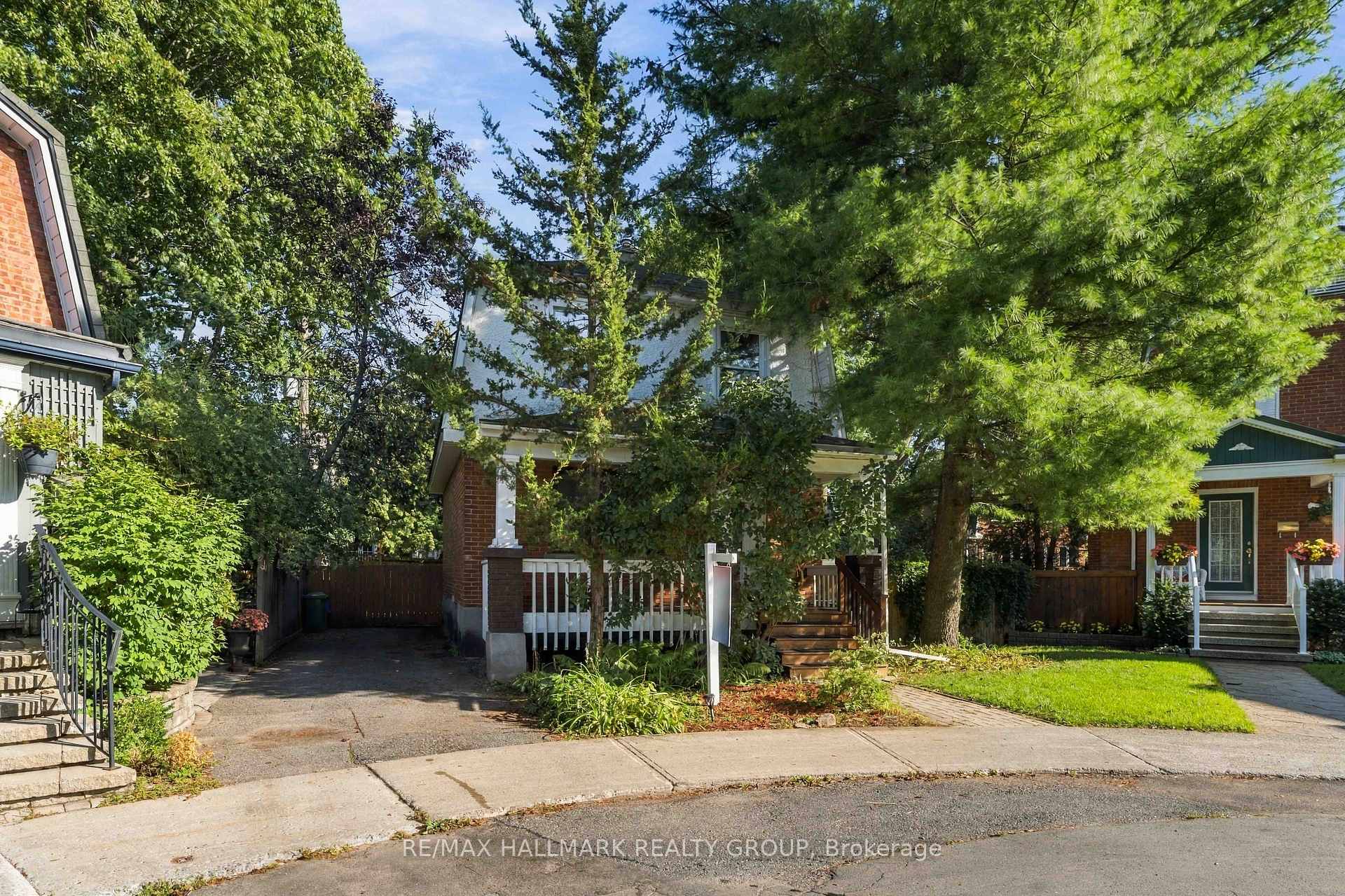 Photo 1 of 3 Ashbury Place, Ottawa, Lindenlea — HOMEH