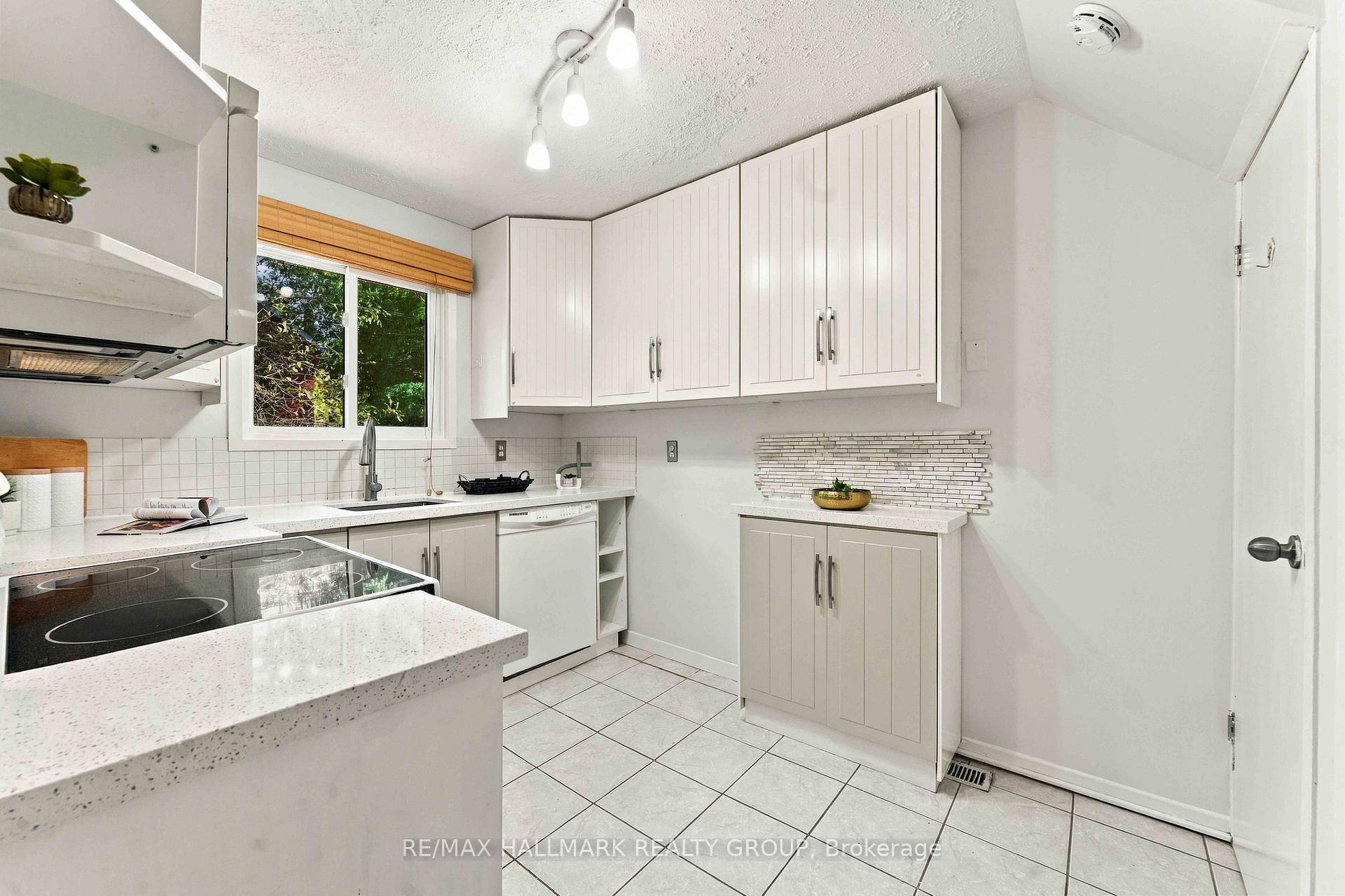 Photo 14 of 3 Ashbury Place, Ottawa, Lindenlea — HOMEH