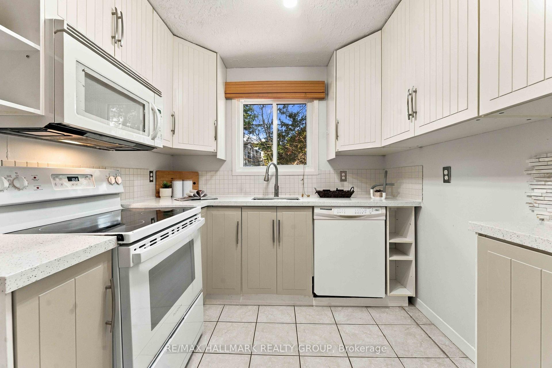 Photo 15 of 3 Ashbury Place, Ottawa, Lindenlea — HOMEH