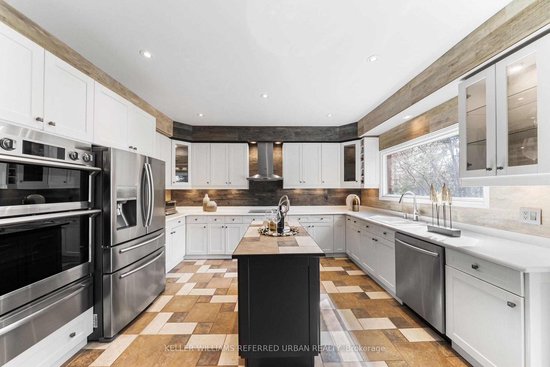 Photo 10 of 73 Garnier Court, North York, Bayview Woods-Steeles — HOMEH
