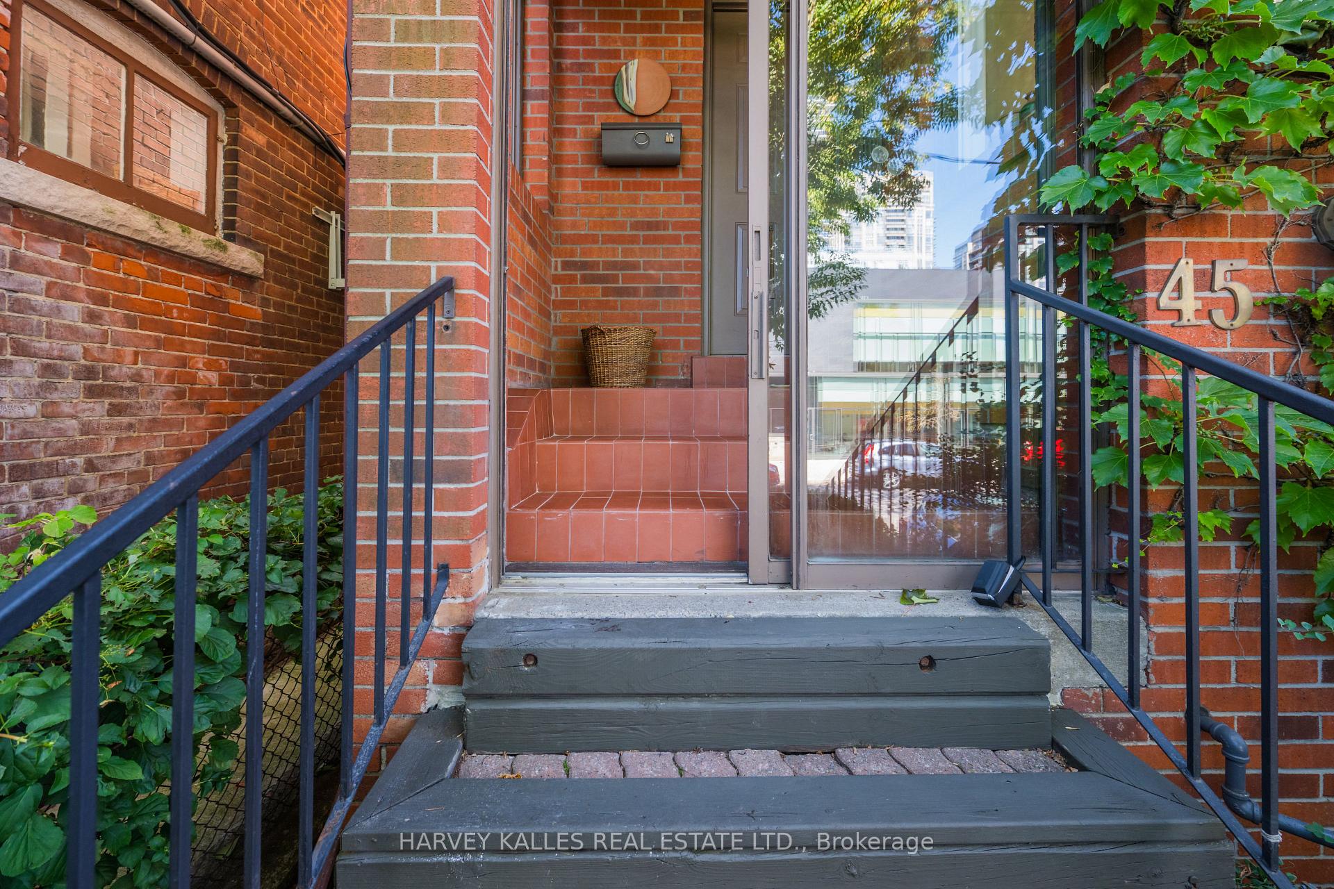 Photo 4 of 45 Melgund Road, Toronto, Casa Loma — HOMEH
